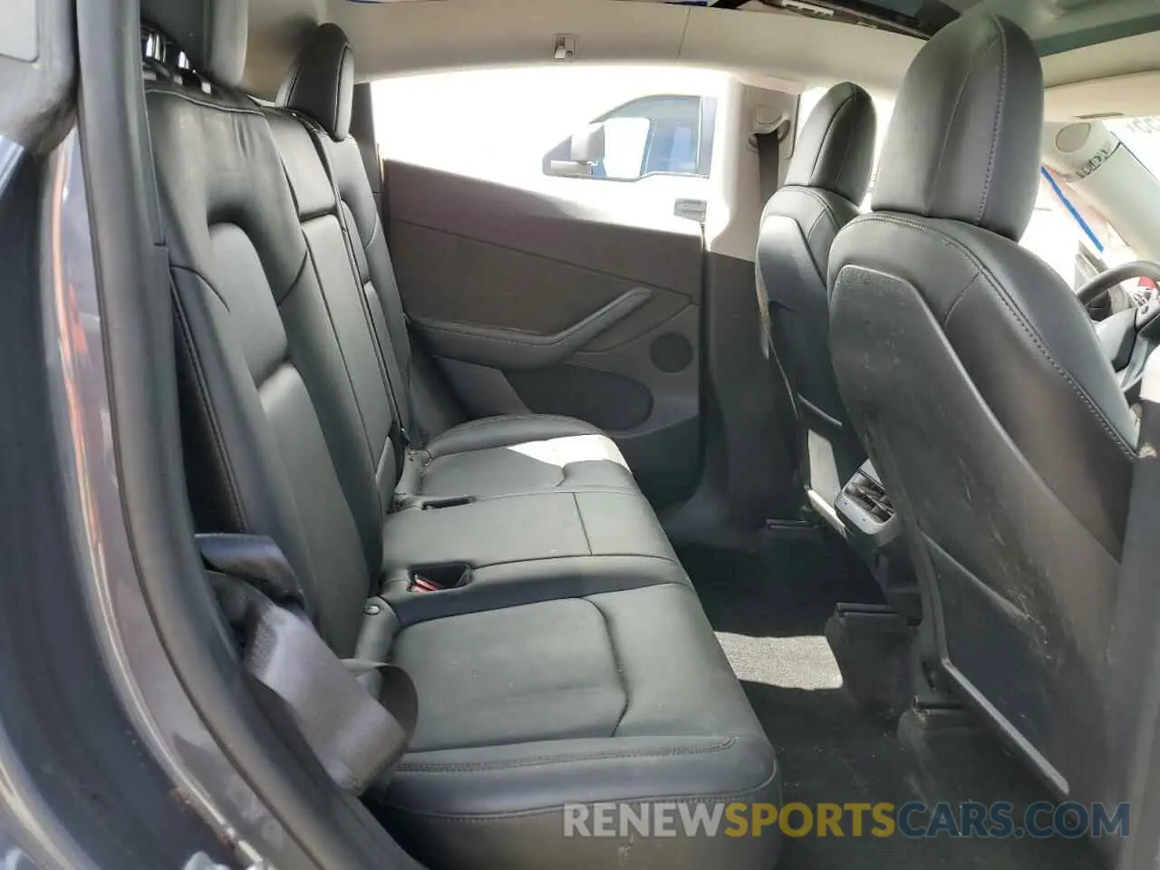 10 Photograph of a damaged car 7SAYGDEF9NF464550 TESLA MODEL Y 2022