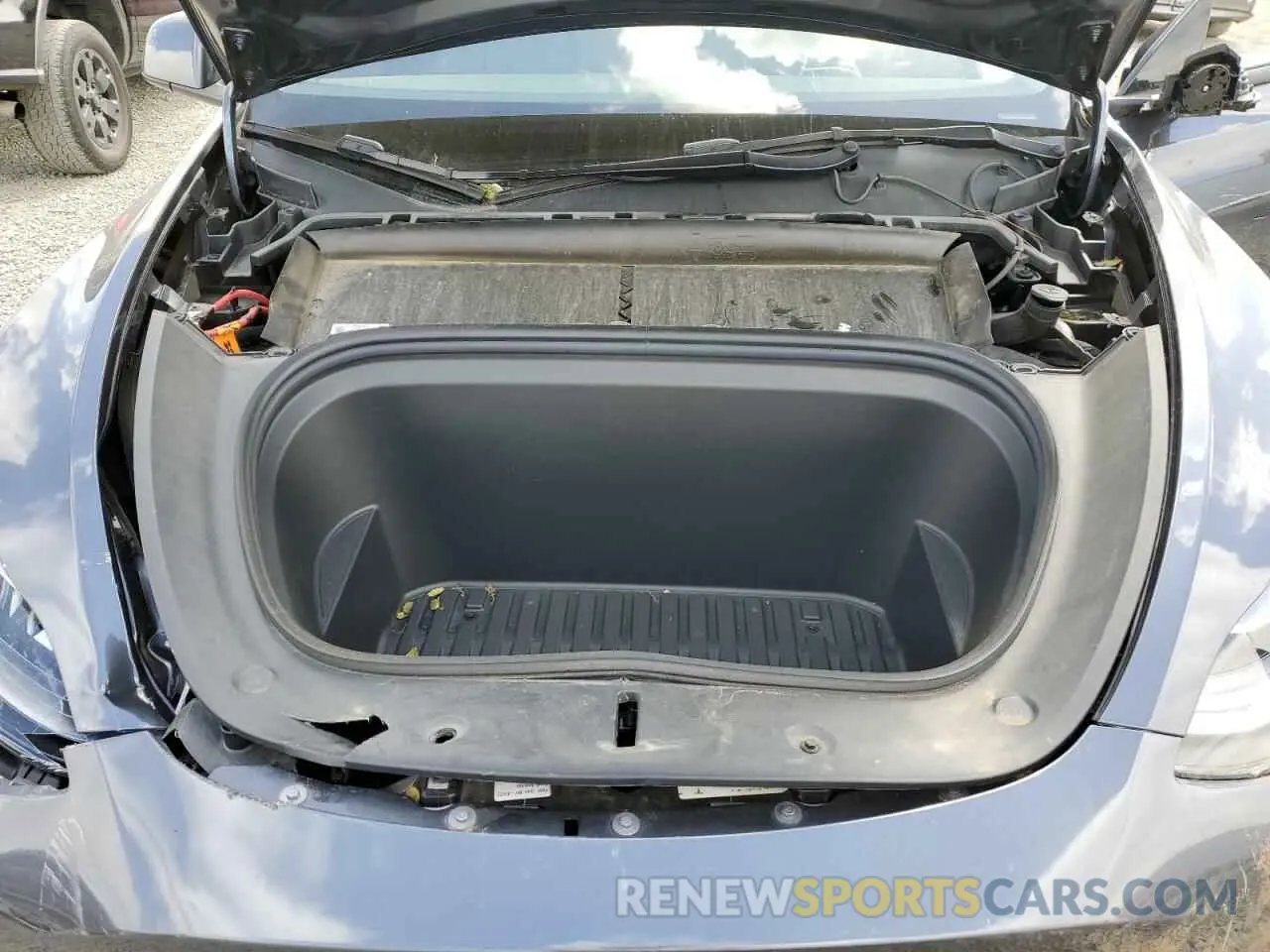 11 Photograph of a damaged car 7SAYGDEF9NF464550 TESLA MODEL Y 2022