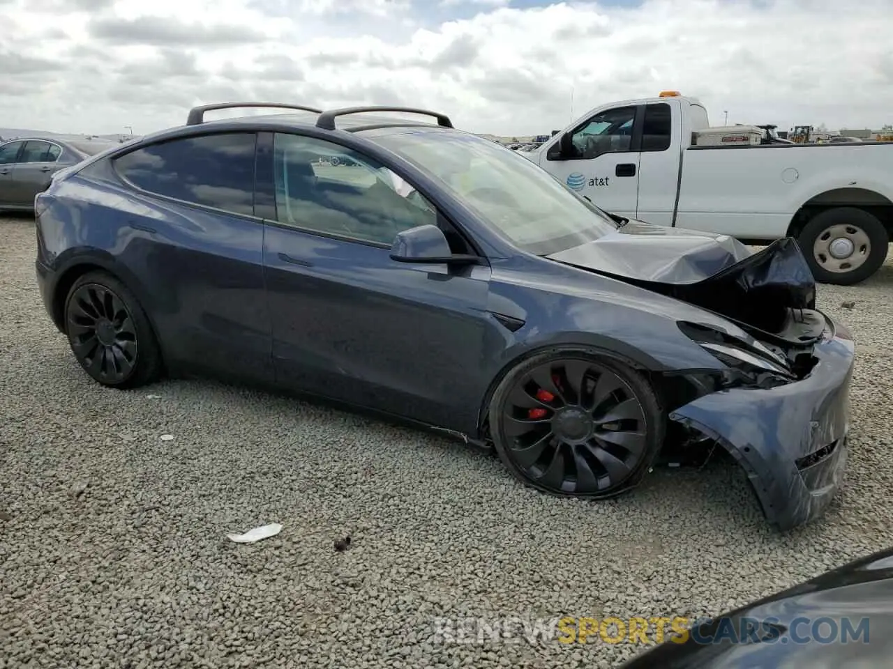 4 Photograph of a damaged car 7SAYGDEF9NF464550 TESLA MODEL Y 2022