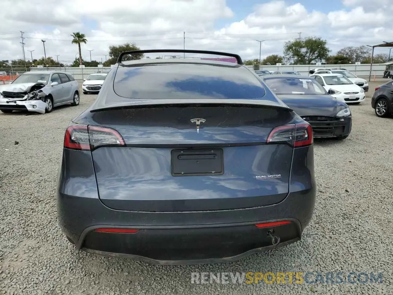 6 Photograph of a damaged car 7SAYGDEF9NF464550 TESLA MODEL Y 2022