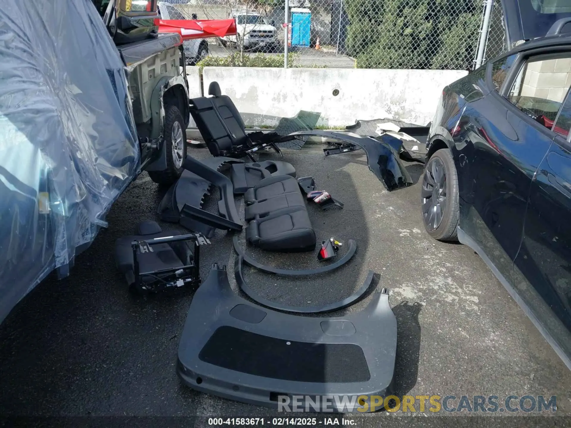 12 Photograph of a damaged car 7SAYGDEF9NF532880 TESLA MODEL Y 2022