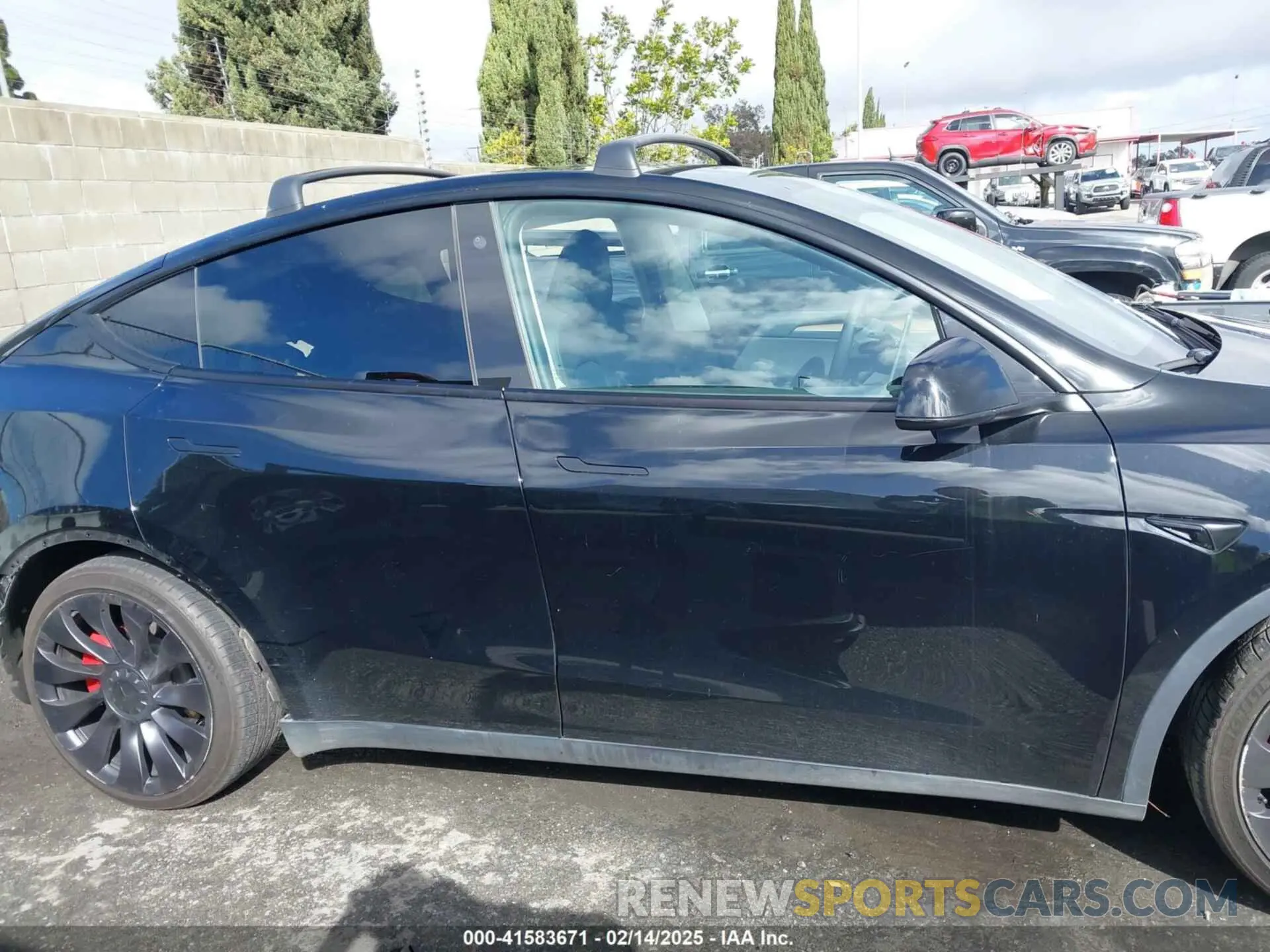 14 Photograph of a damaged car 7SAYGDEF9NF532880 TESLA MODEL Y 2022
