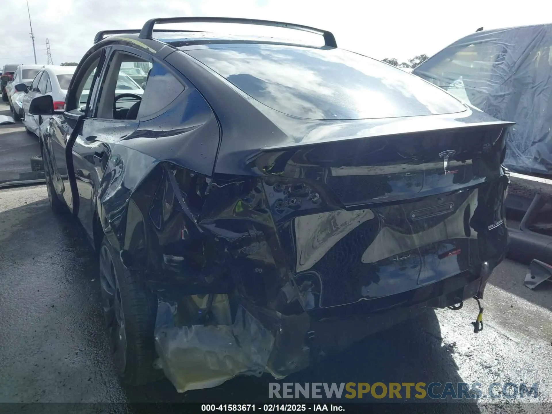 6 Photograph of a damaged car 7SAYGDEF9NF532880 TESLA MODEL Y 2022