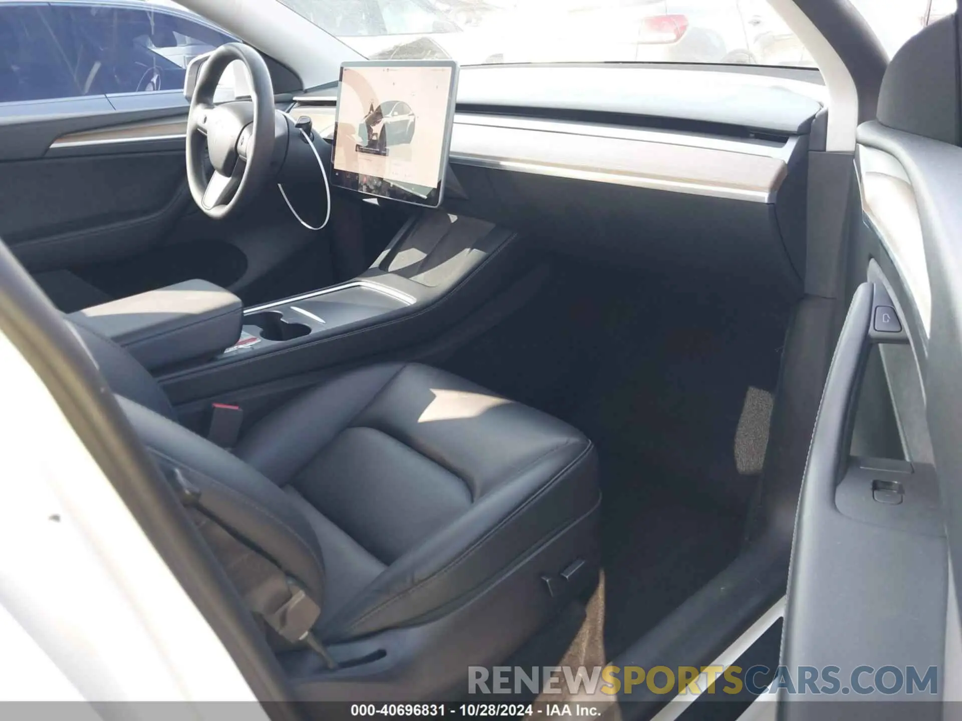 5 Photograph of a damaged car 7SAYGDEF9NF536623 TESLA MODEL Y 2022