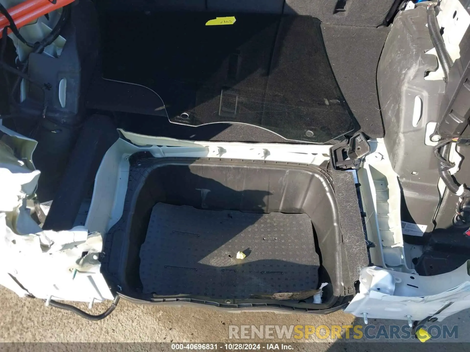6 Photograph of a damaged car 7SAYGDEF9NF536623 TESLA MODEL Y 2022