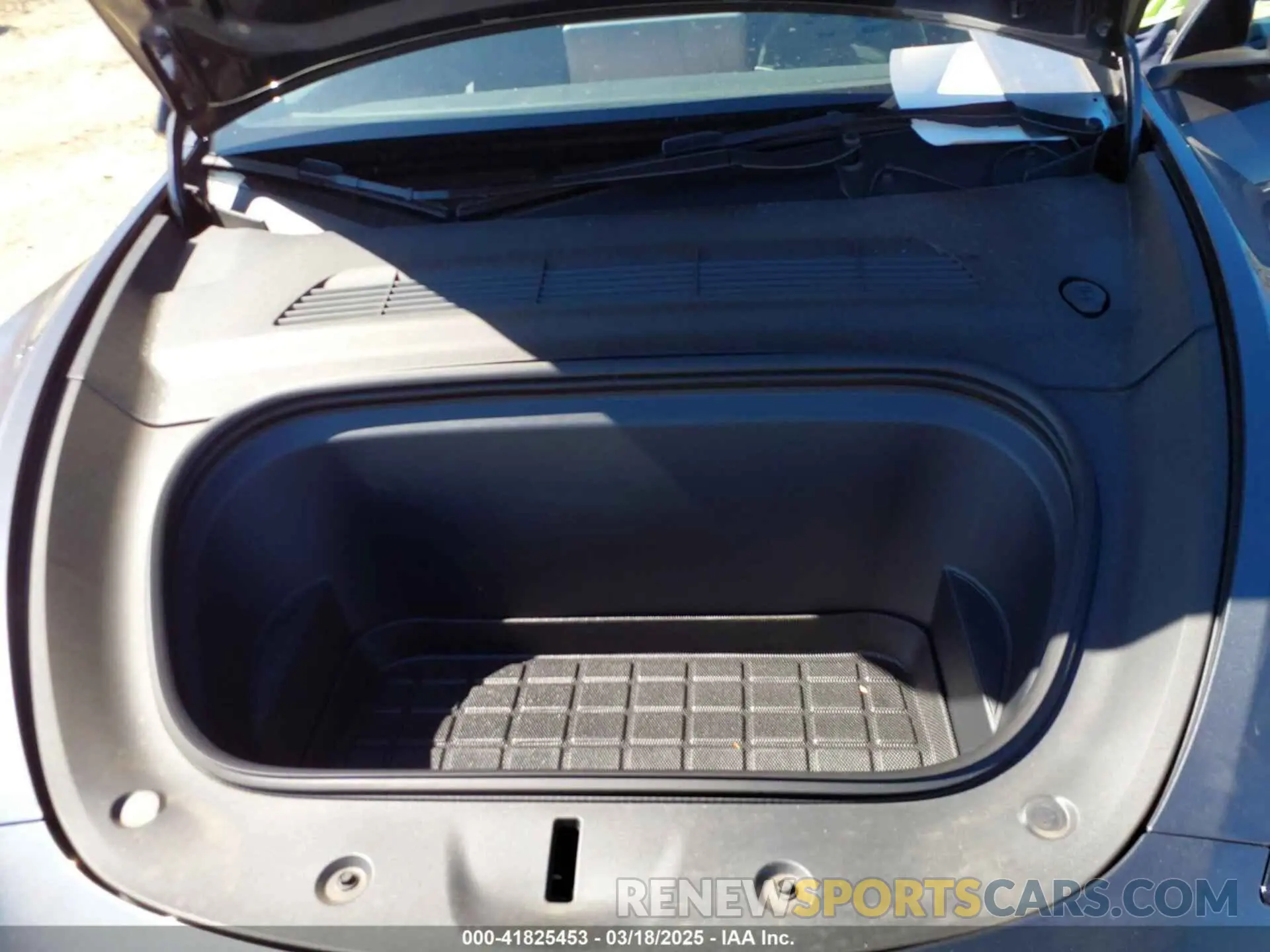 10 Photograph of a damaged car 7SAYGDEF9NF544205 TESLA MODEL Y 2022