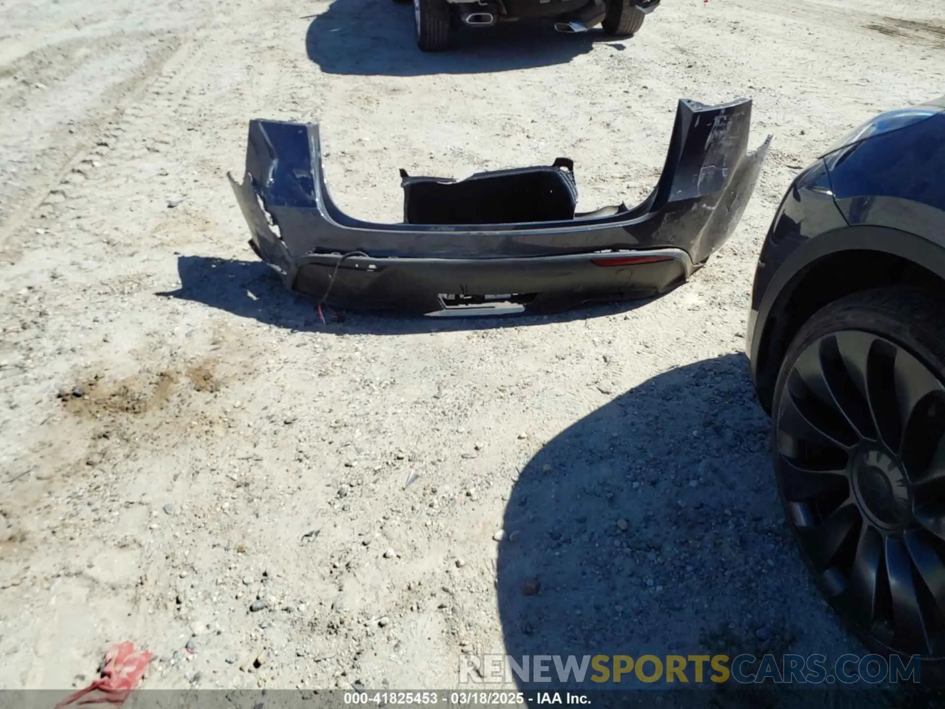 11 Photograph of a damaged car 7SAYGDEF9NF544205 TESLA MODEL Y 2022