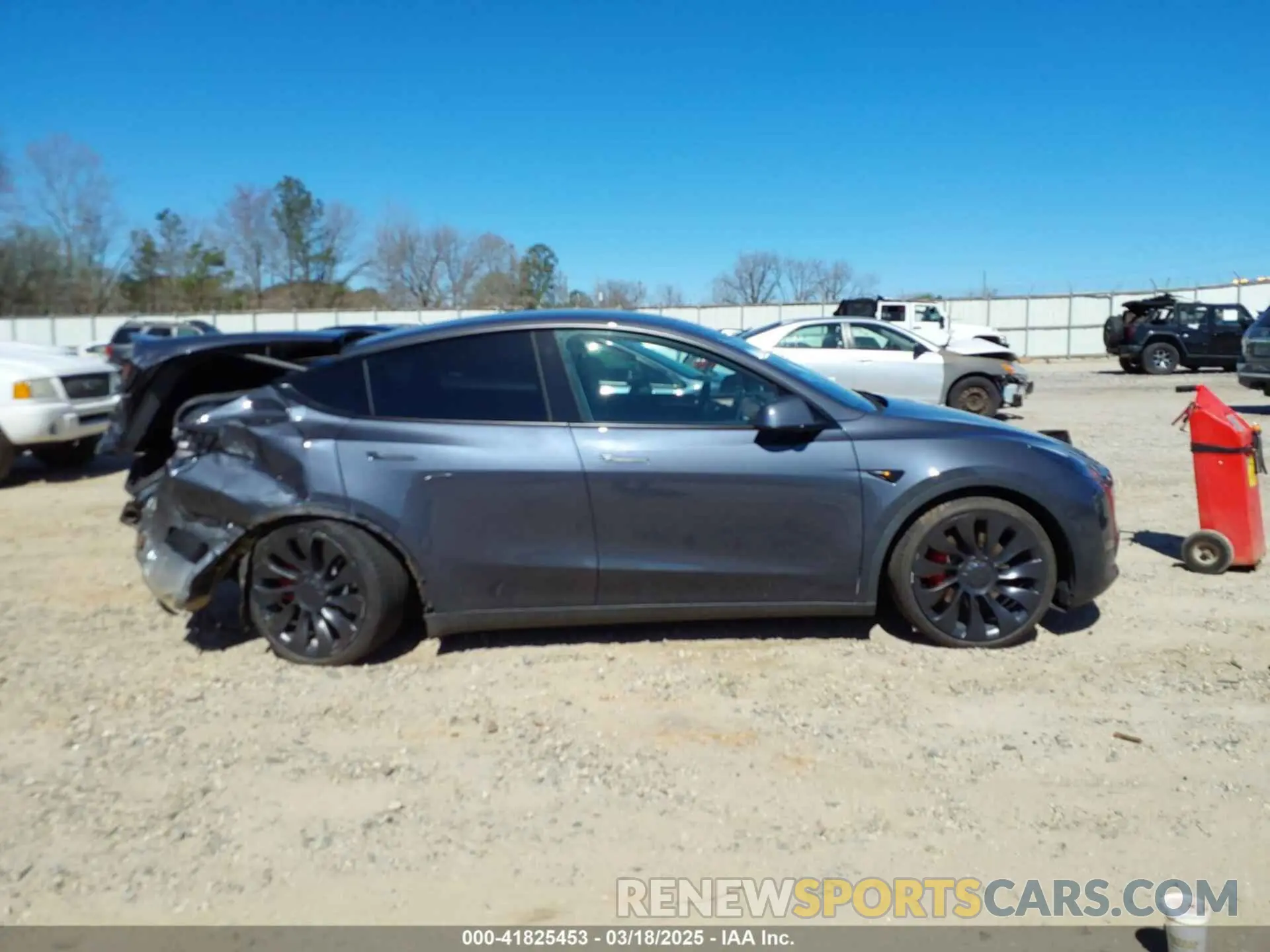 13 Photograph of a damaged car 7SAYGDEF9NF544205 TESLA MODEL Y 2022