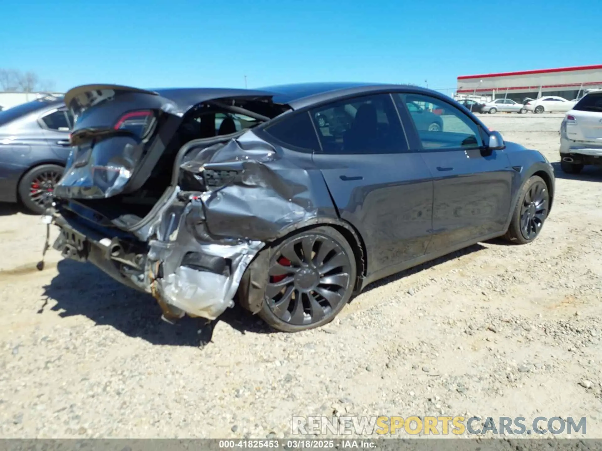4 Photograph of a damaged car 7SAYGDEF9NF544205 TESLA MODEL Y 2022