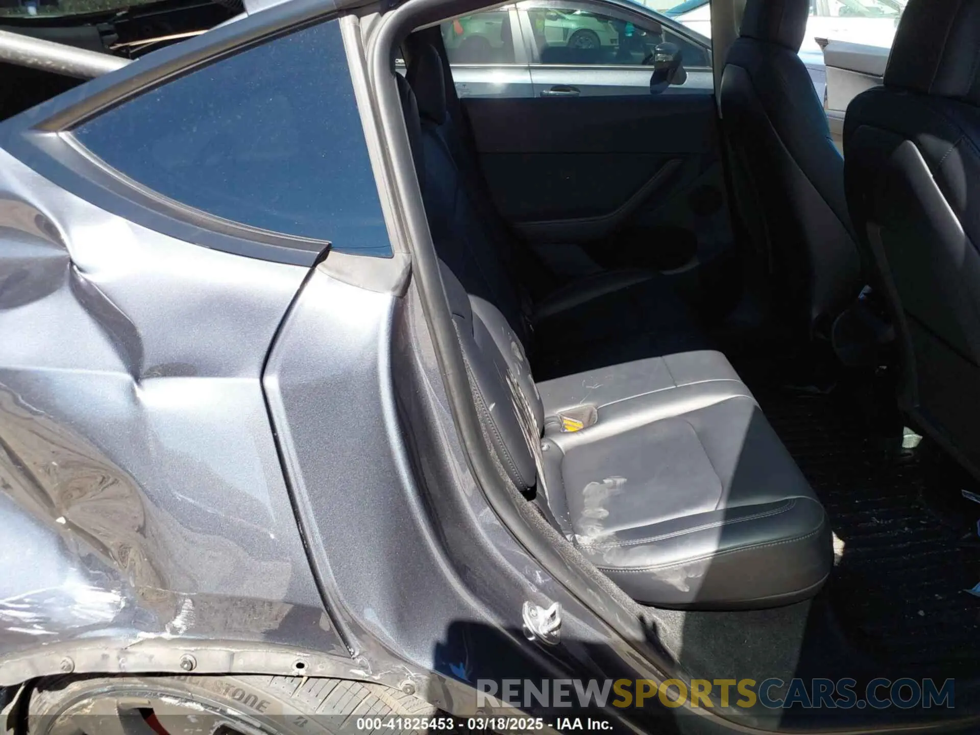 8 Photograph of a damaged car 7SAYGDEF9NF544205 TESLA MODEL Y 2022