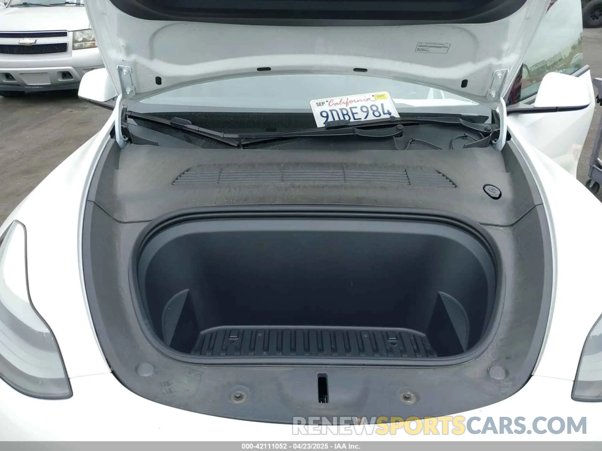10 Photograph of a damaged car 7SAYGDEF9NF554653 TESLA MODEL Y 2022