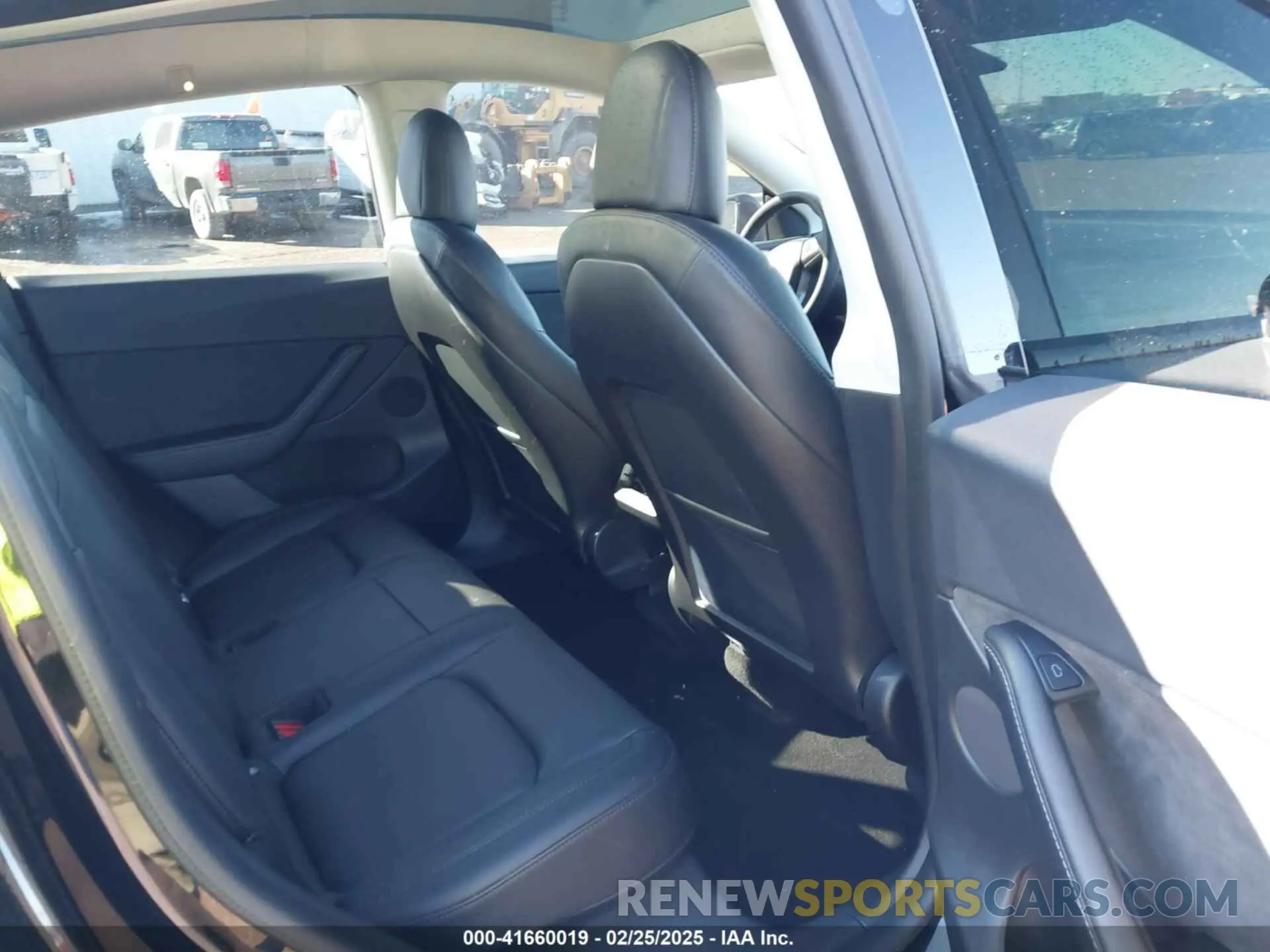 8 Photograph of a damaged car 7SAYGDEFXNF313636 TESLA MODEL Y 2022