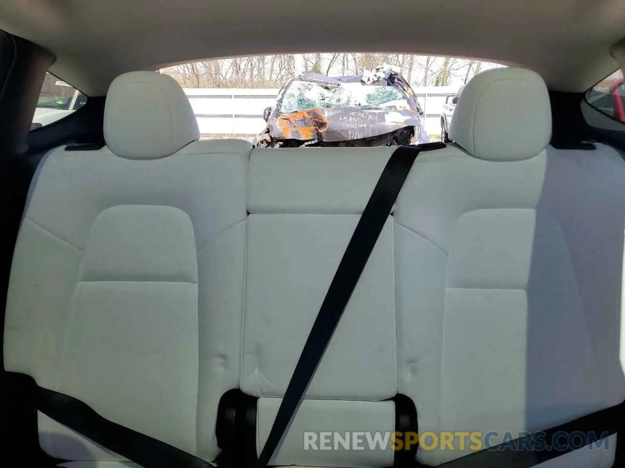 10 Photograph of a damaged car 7SAYGDEFXNF323955 TESLA MODEL Y 2022