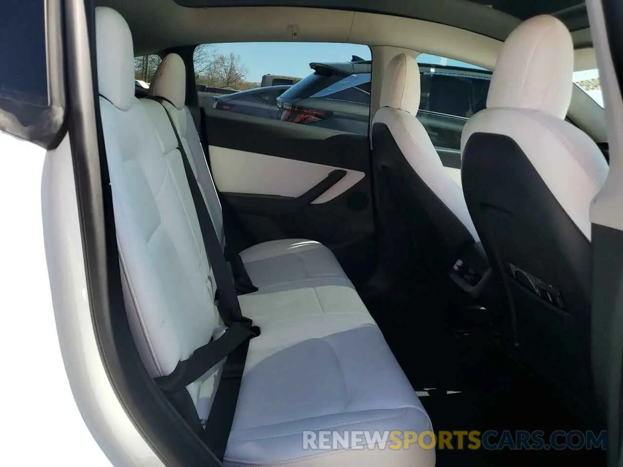 11 Photograph of a damaged car 7SAYGDEFXNF323955 TESLA MODEL Y 2022