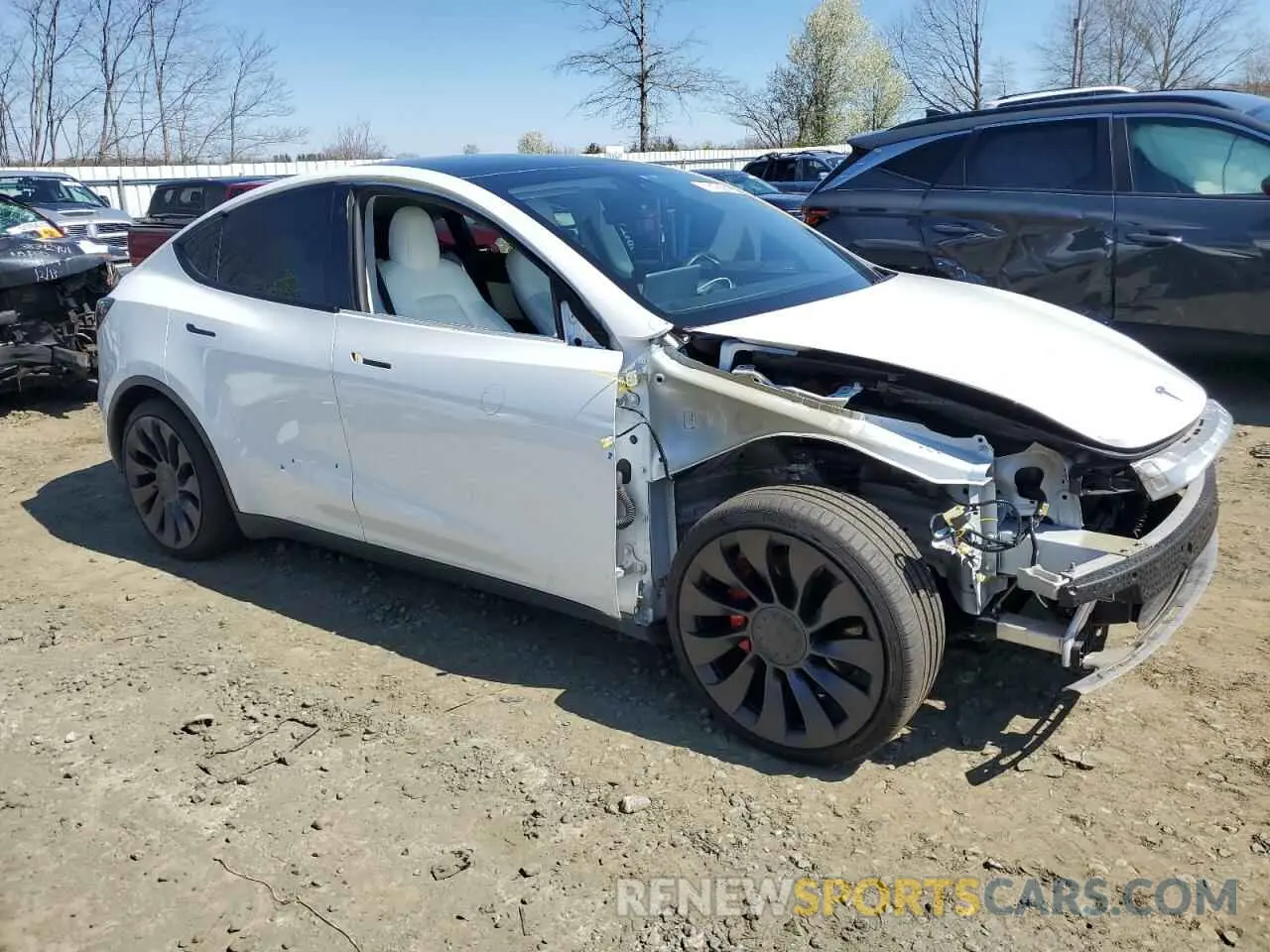 4 Photograph of a damaged car 7SAYGDEFXNF323955 TESLA MODEL Y 2022