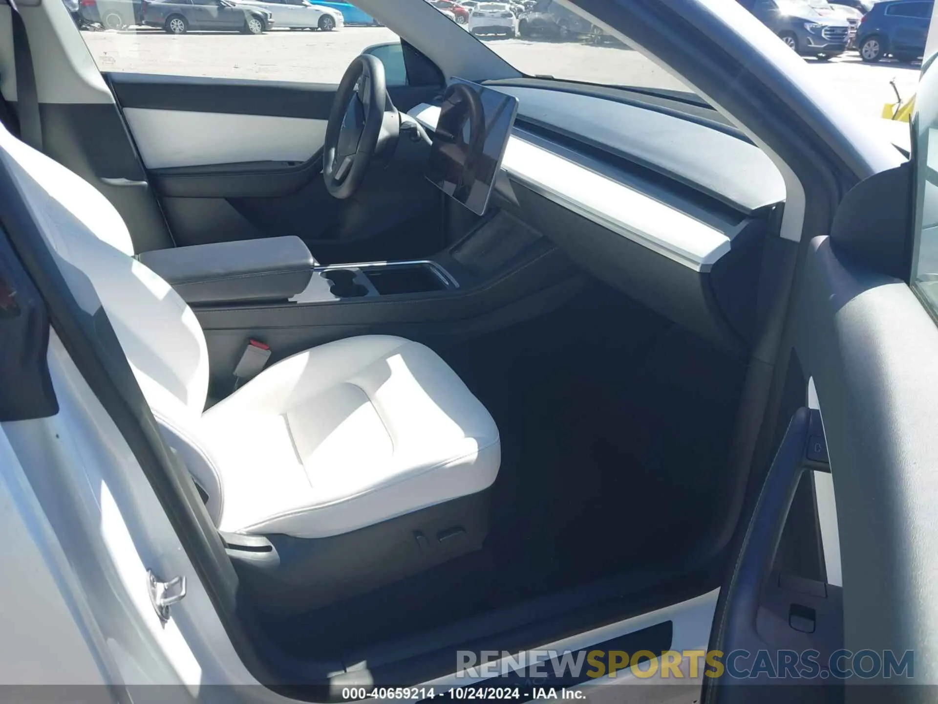 5 Photograph of a damaged car 7SAYGDEFXNF326323 TESLA MODEL Y 2022