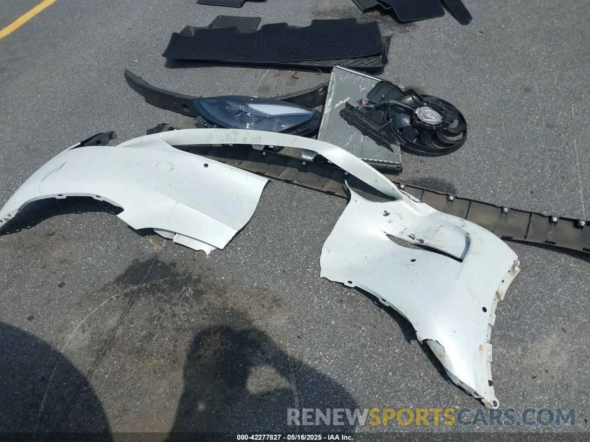 11 Photograph of a damaged car 7SAYGDEFXNF327701 TESLA MODEL Y 2022