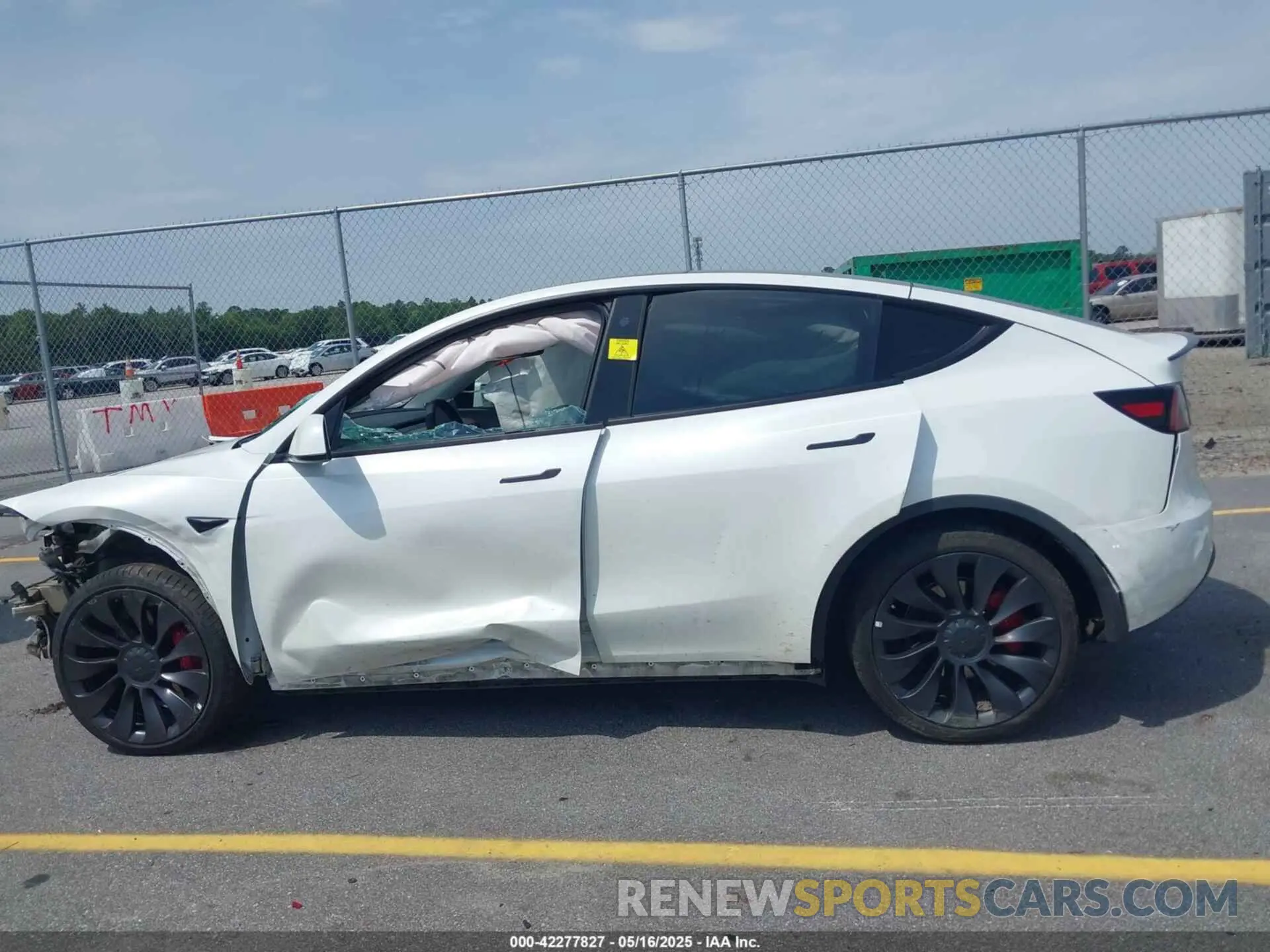 14 Photograph of a damaged car 7SAYGDEFXNF327701 TESLA MODEL Y 2022