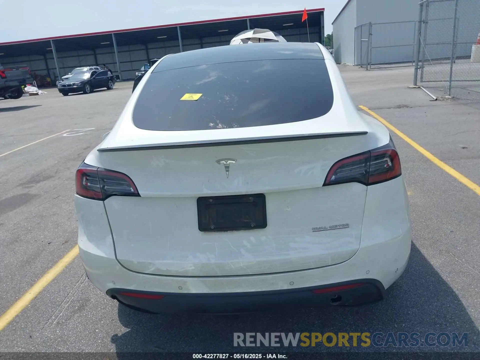 16 Photograph of a damaged car 7SAYGDEFXNF327701 TESLA MODEL Y 2022