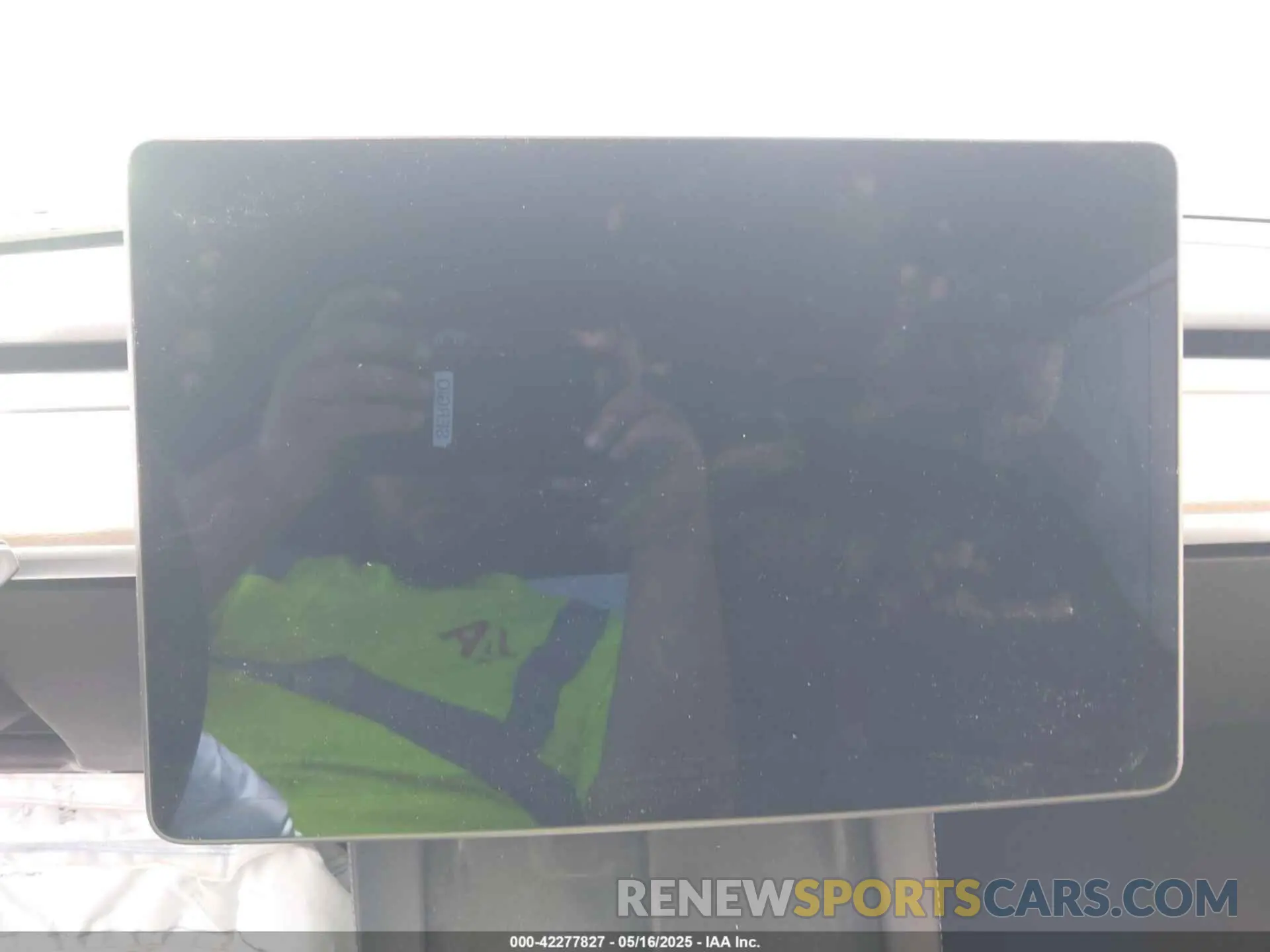 7 Photograph of a damaged car 7SAYGDEFXNF327701 TESLA MODEL Y 2022