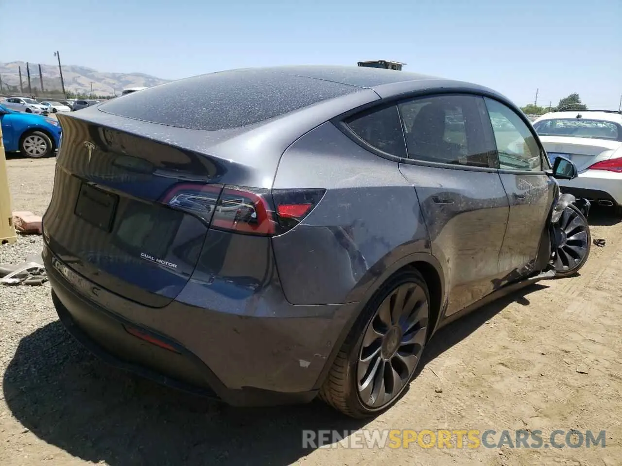 4 Photograph of a damaged car 7SAYGDEFXNF342067 TESLA MODEL Y 2022
