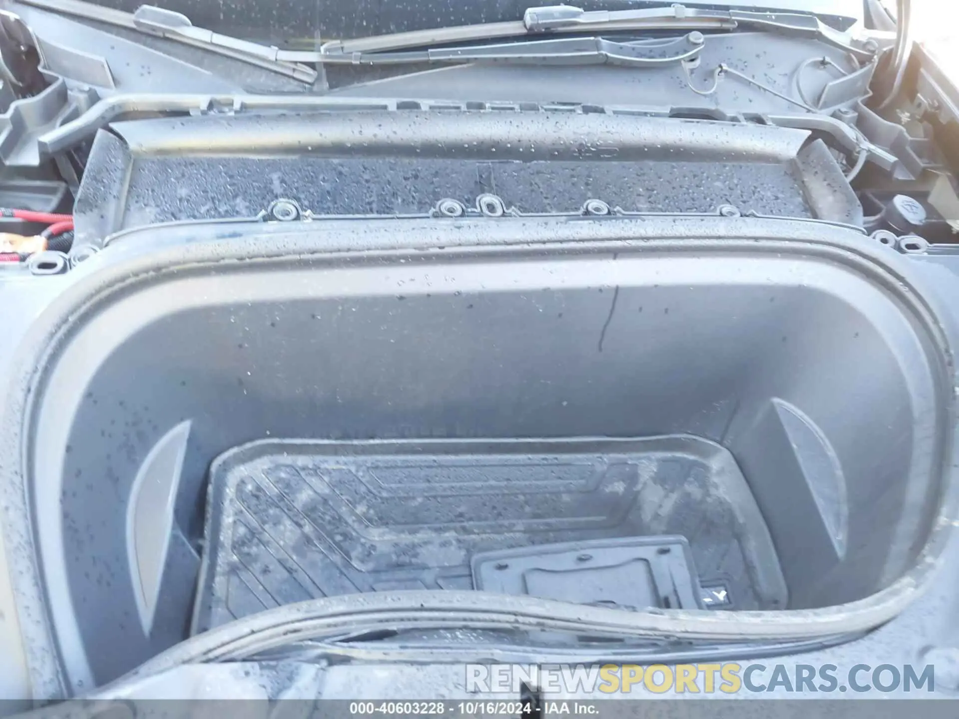 10 Photograph of a damaged car 7SAYGDEFXNF366319 TESLA MODEL Y 2022