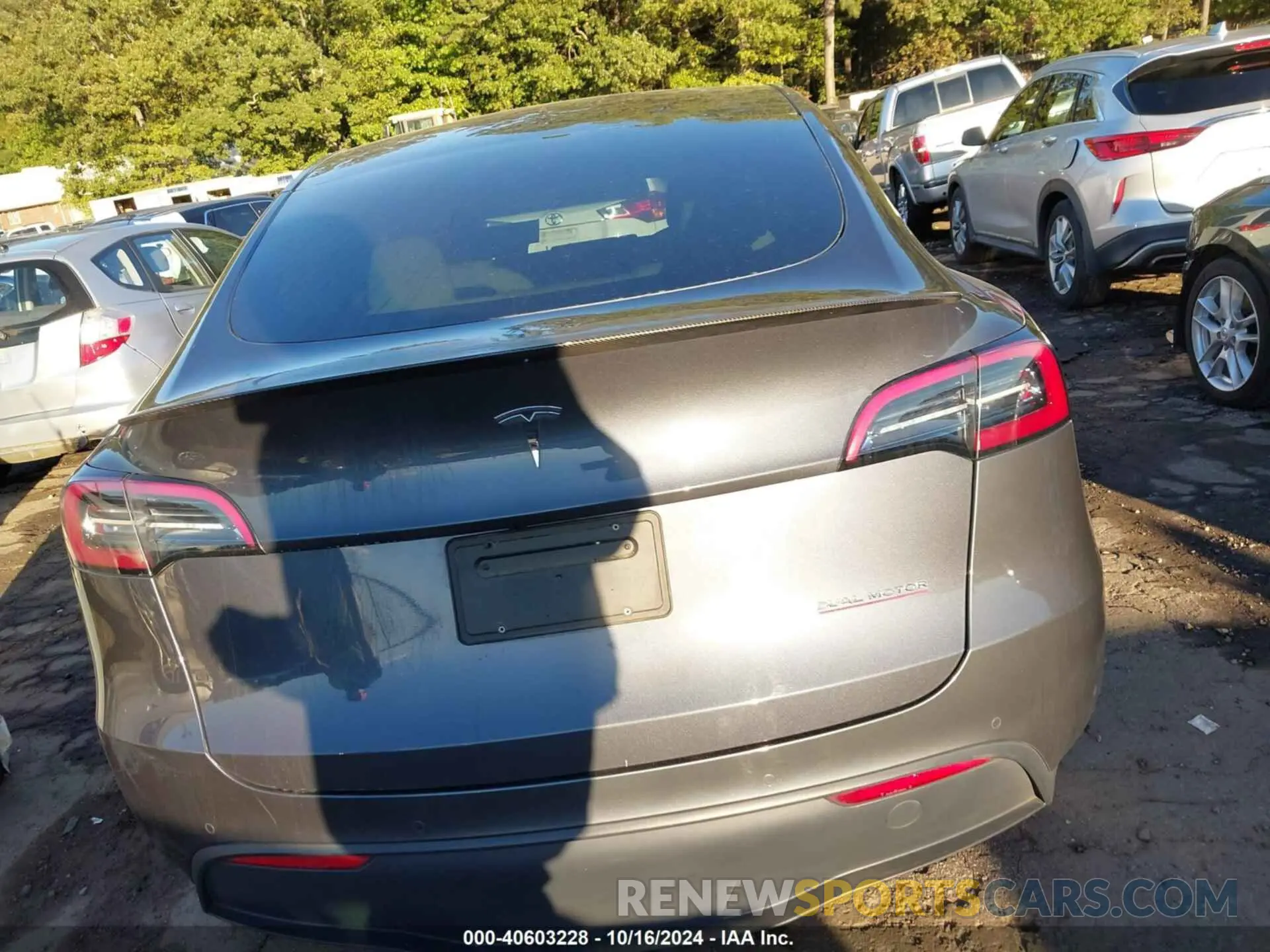 15 Photograph of a damaged car 7SAYGDEFXNF366319 TESLA MODEL Y 2022