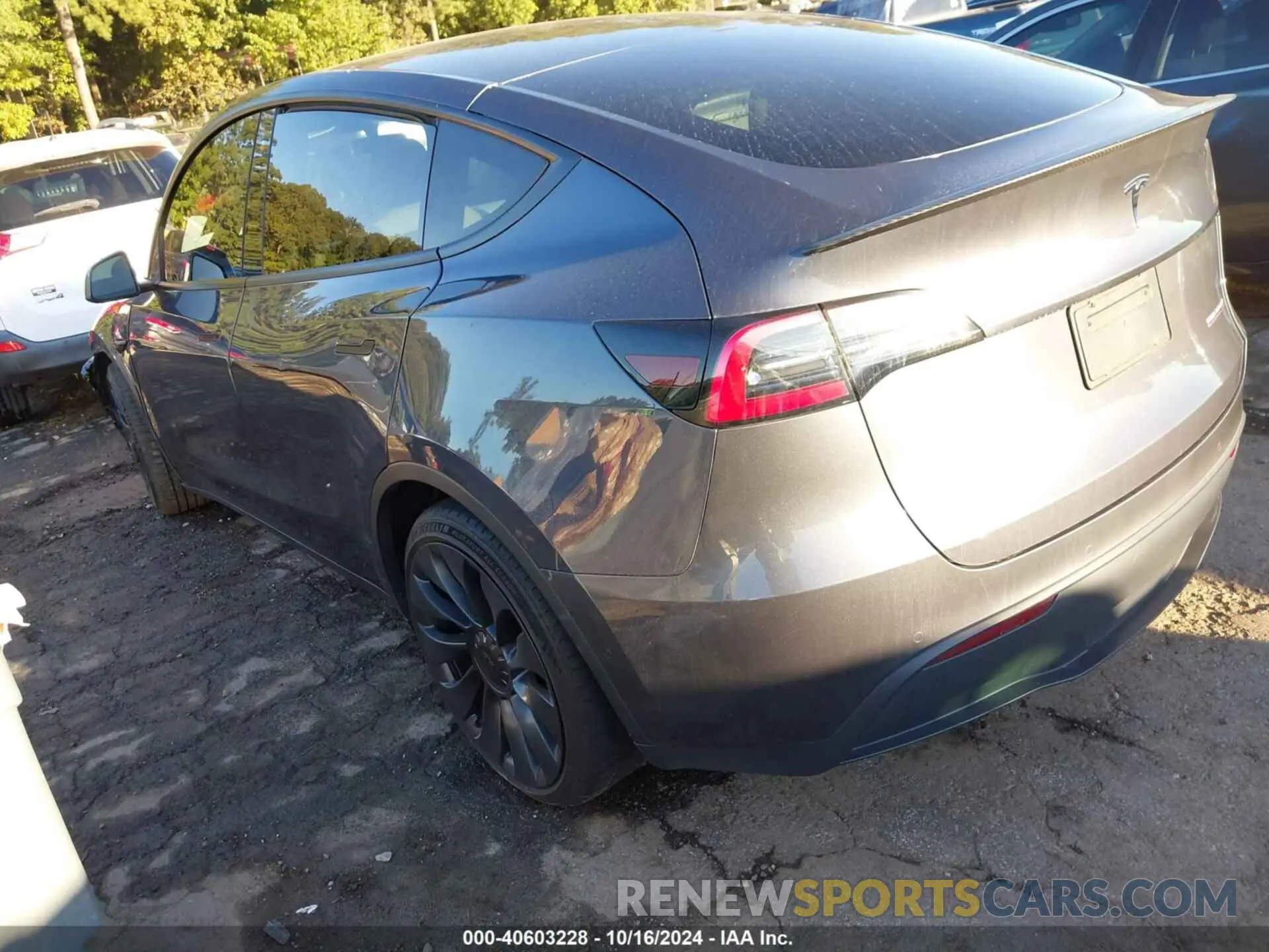 3 Photograph of a damaged car 7SAYGDEFXNF366319 TESLA MODEL Y 2022