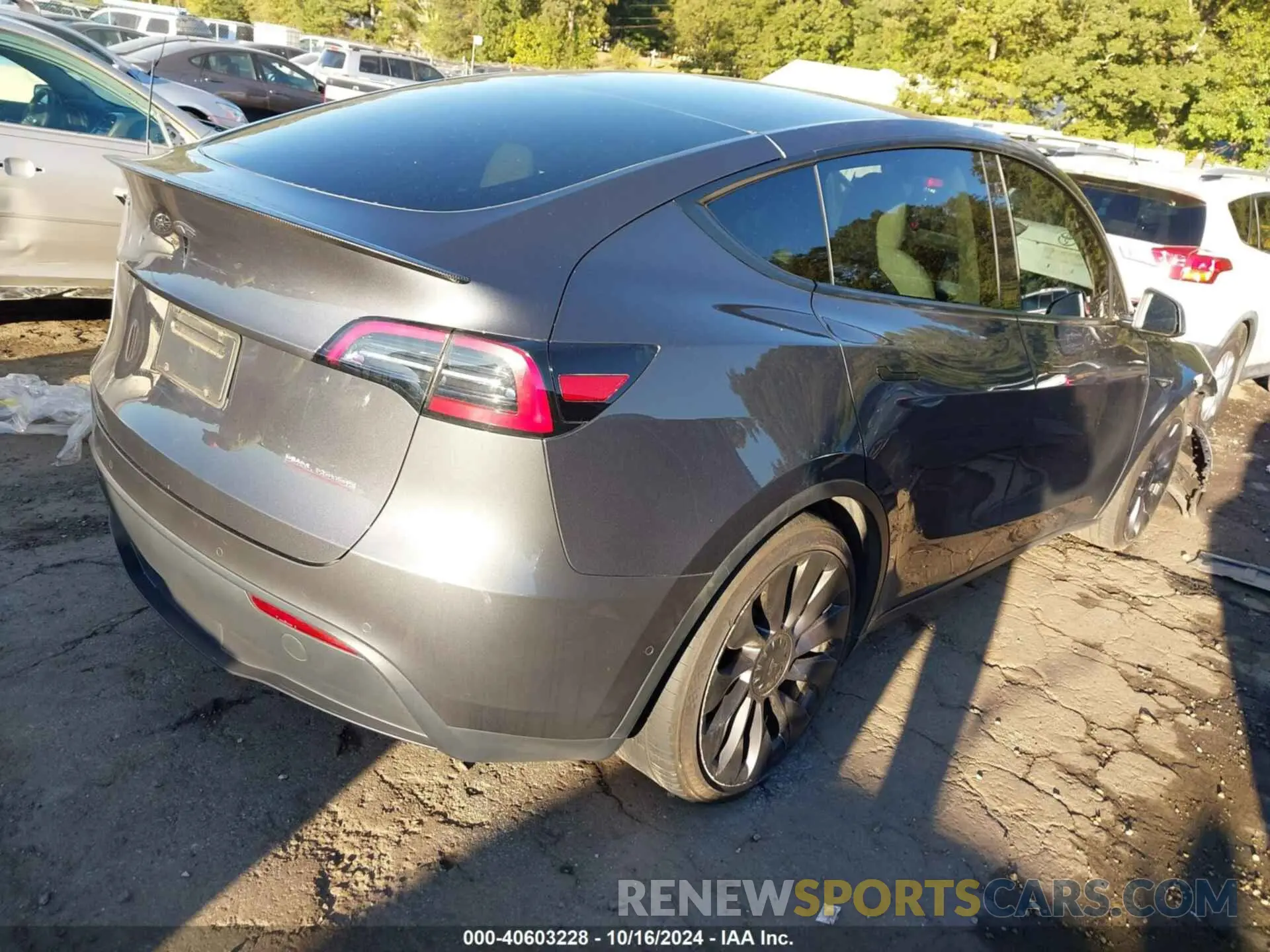 4 Photograph of a damaged car 7SAYGDEFXNF366319 TESLA MODEL Y 2022