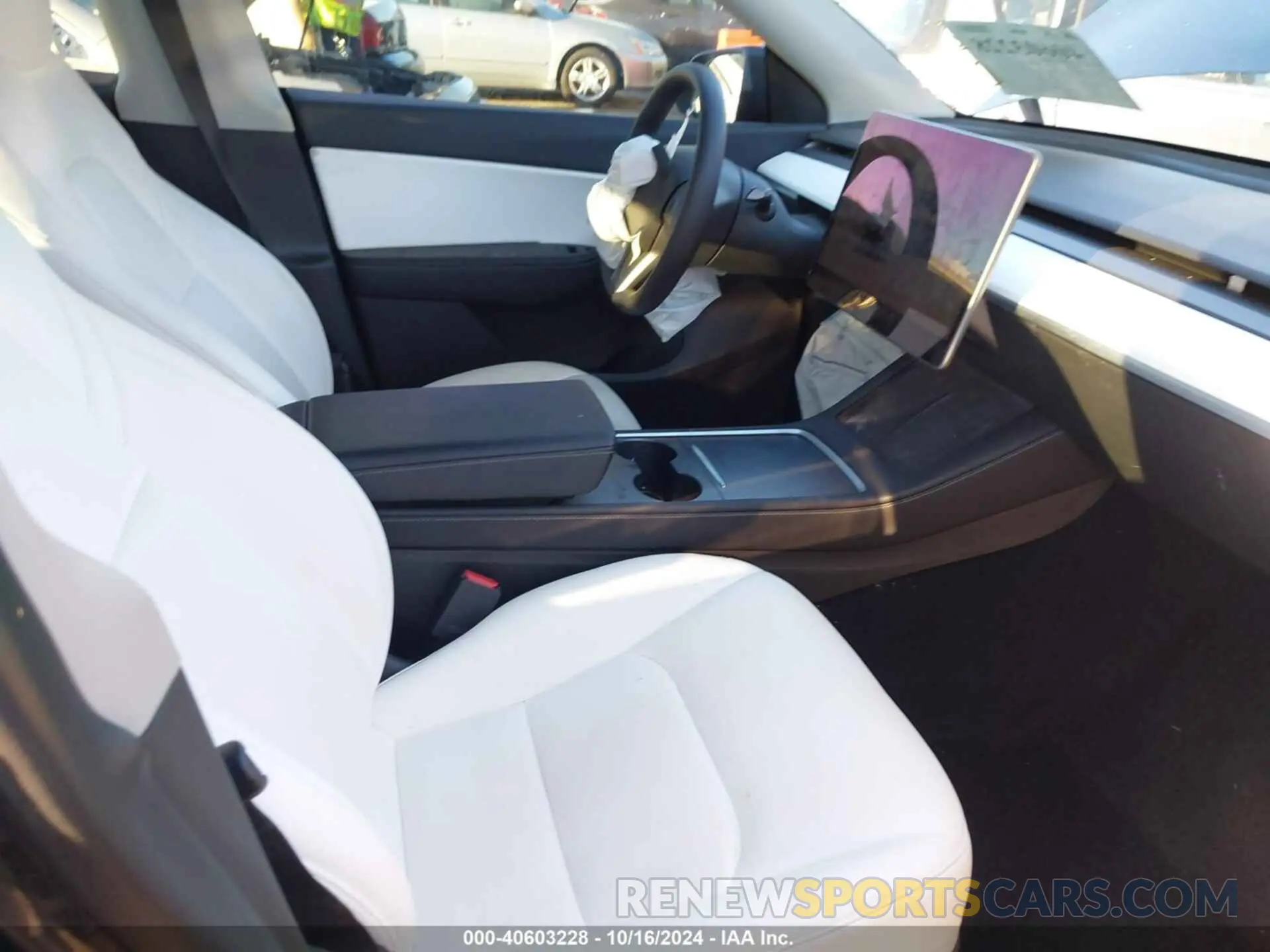 5 Photograph of a damaged car 7SAYGDEFXNF366319 TESLA MODEL Y 2022