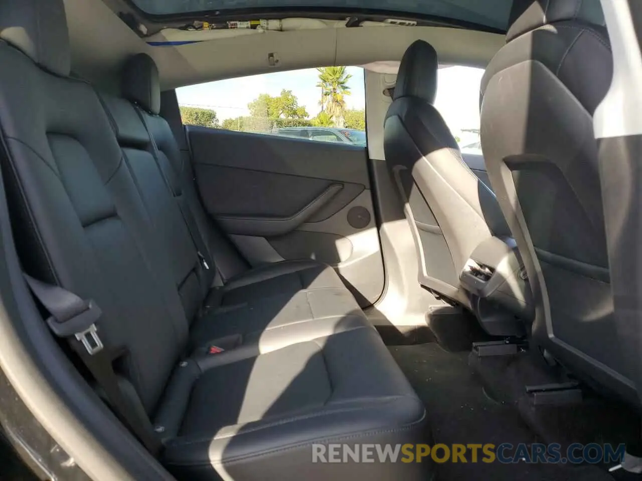 10 Photograph of a damaged car 7SAYGDEFXNF390779 TESLA MODEL Y 2022