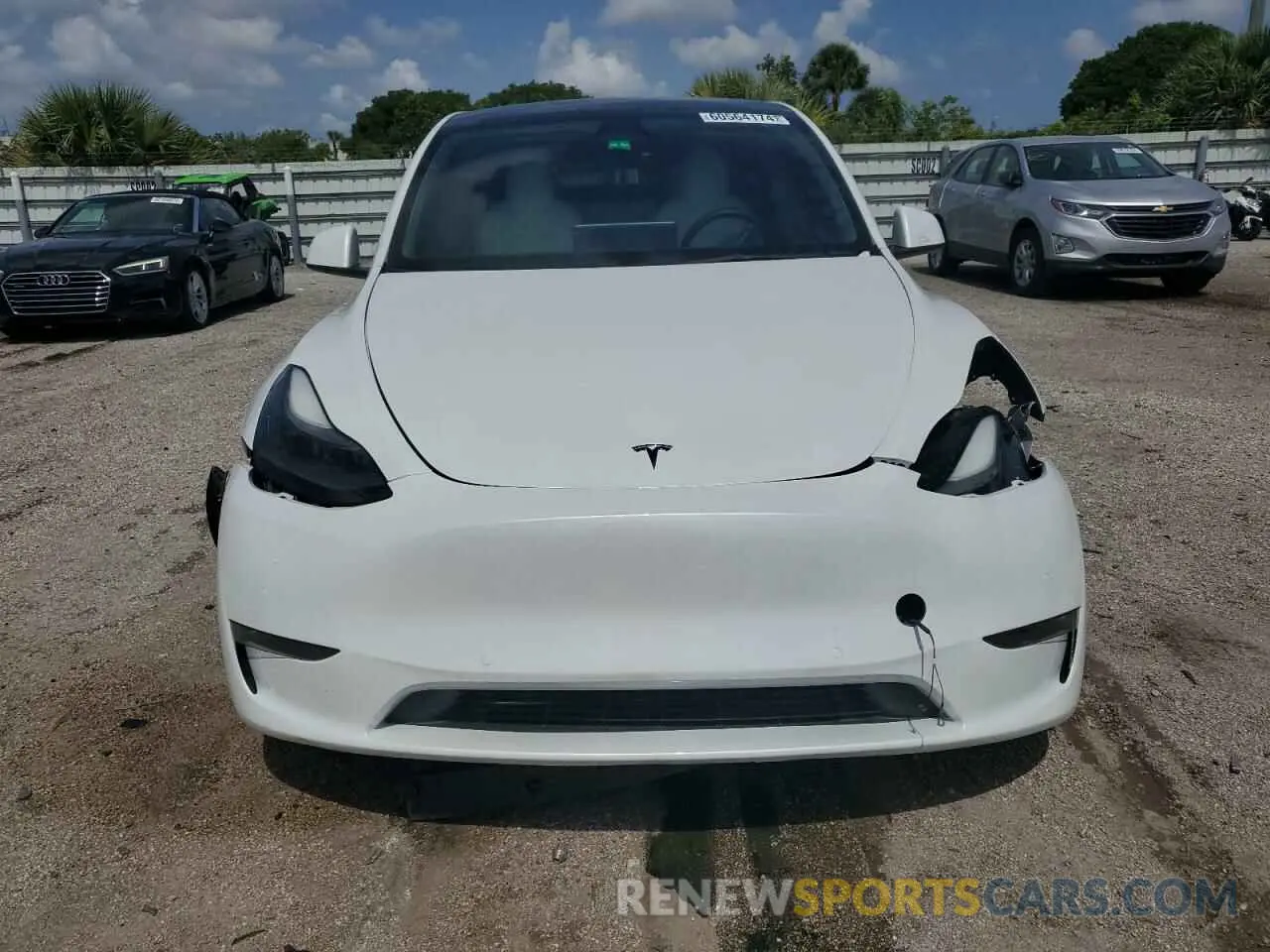 5 Photograph of a damaged car 7SAYGDEFXNF531060 TESLA MODEL Y 2022