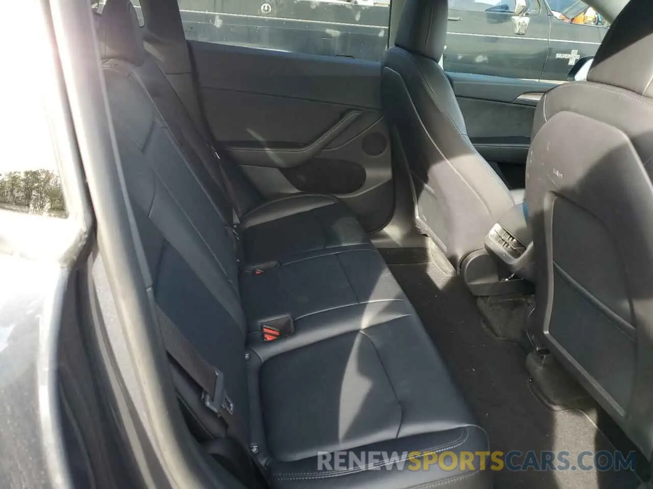 10 Photograph of a damaged car 7SAYGDEFXNF540048 TESLA MODEL Y 2022