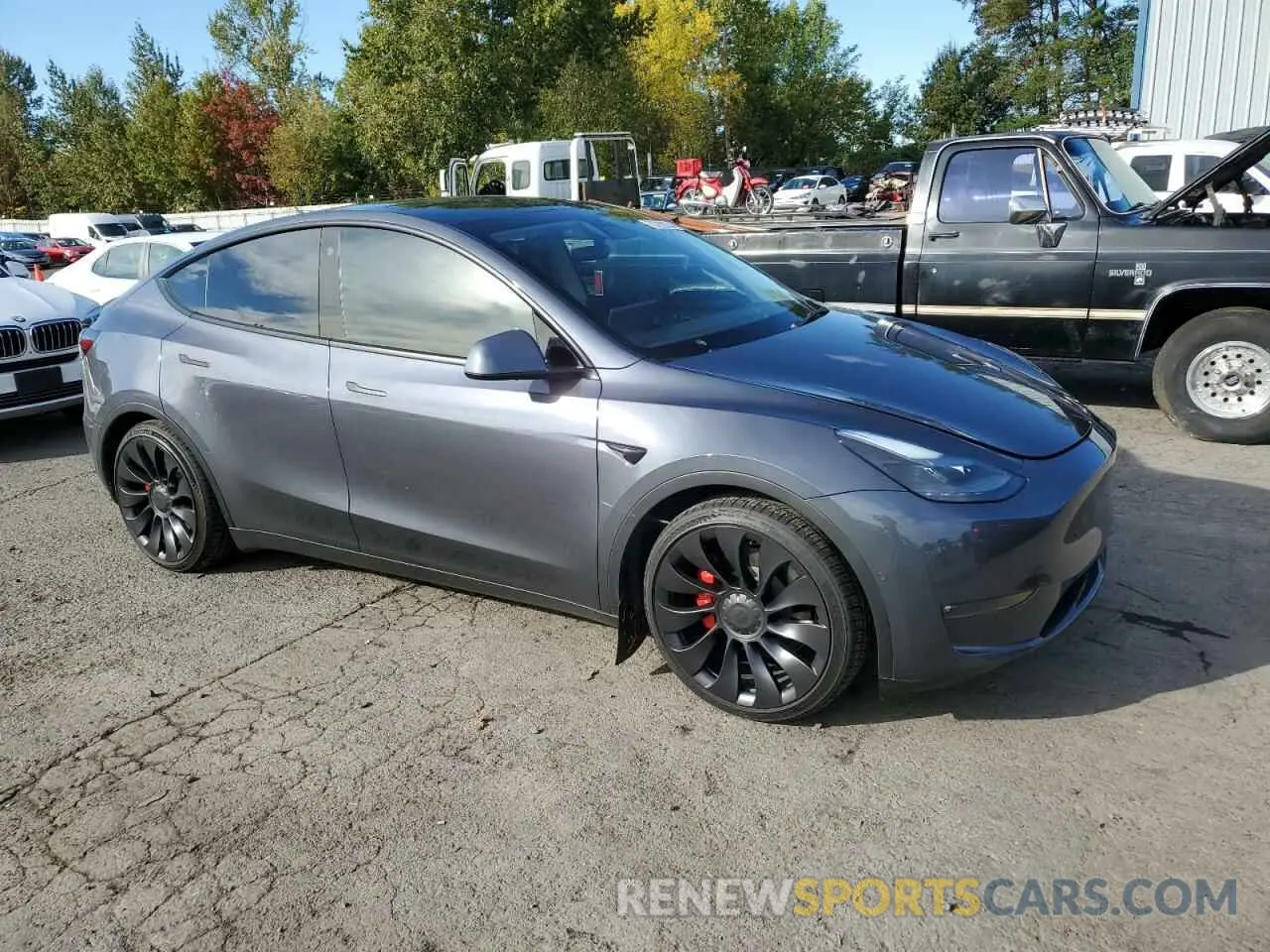 4 Photograph of a damaged car 7SAYGDEFXNF540048 TESLA MODEL Y 2022