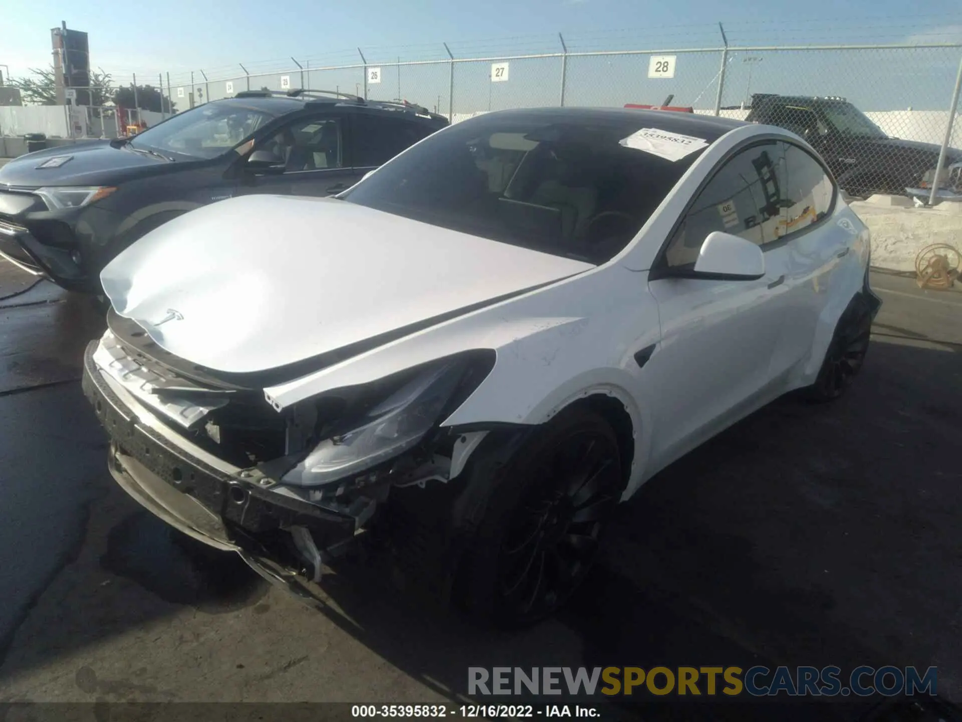 2 Photograph of a damaged car 7SAYGDEFXNF558632 TESLA MODEL Y 2022