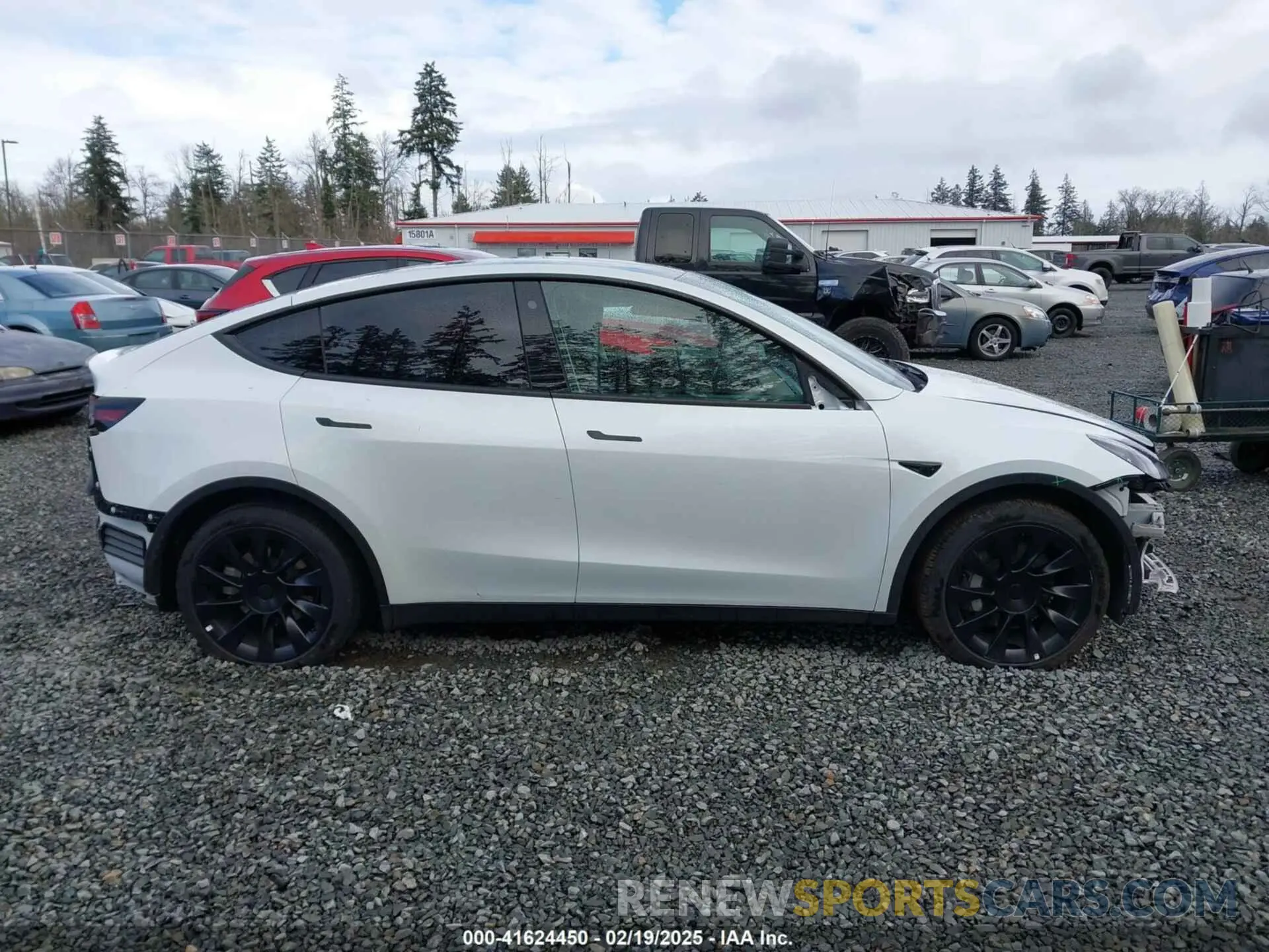 13 Фотография поврежденного автомобиля 7SAYGAEE0PF624730 TESLA MODEL Y 2023