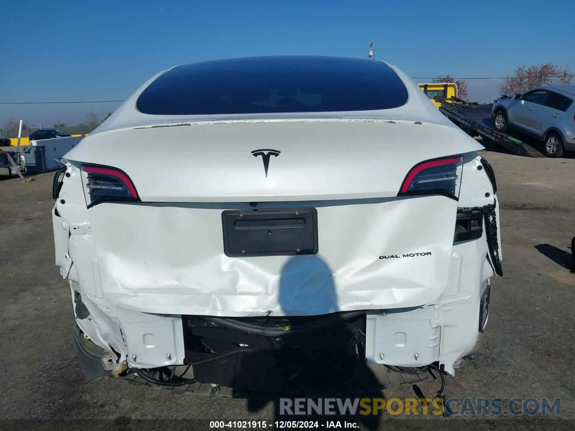 6 Photograph of a damaged car 7SAYGAEE0PF630933 TESLA MODEL Y 2023