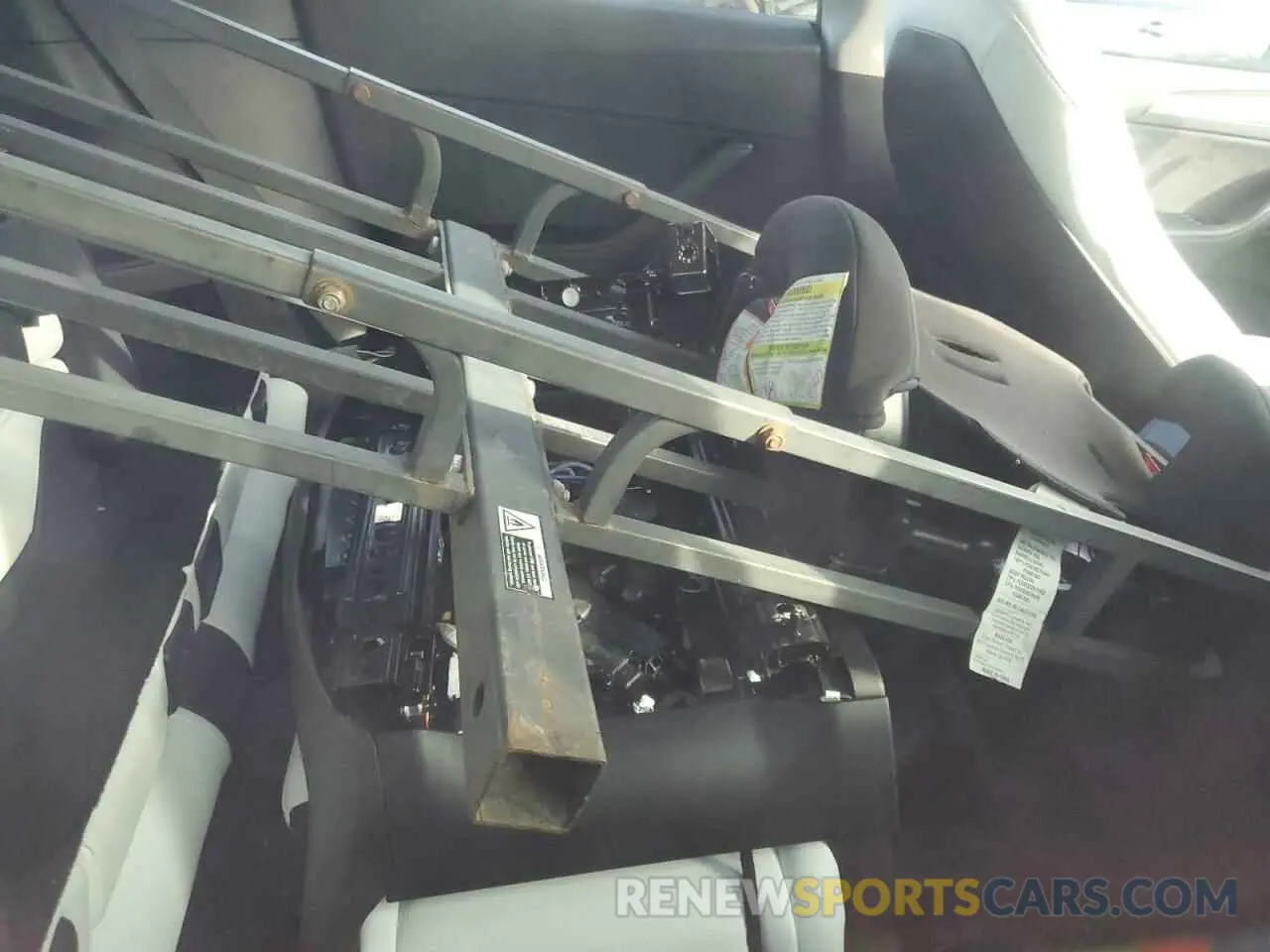 10 Photograph of a damaged car 7SAYGAEE0PF663768 TESLA MODEL Y 2023
