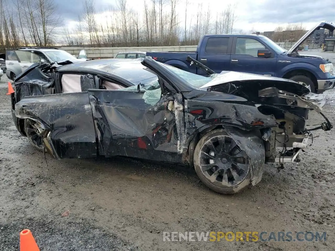 4 Фотография поврежденного автомобиля 7SAYGAEE0PF832185 TESLA MODEL Y 2023