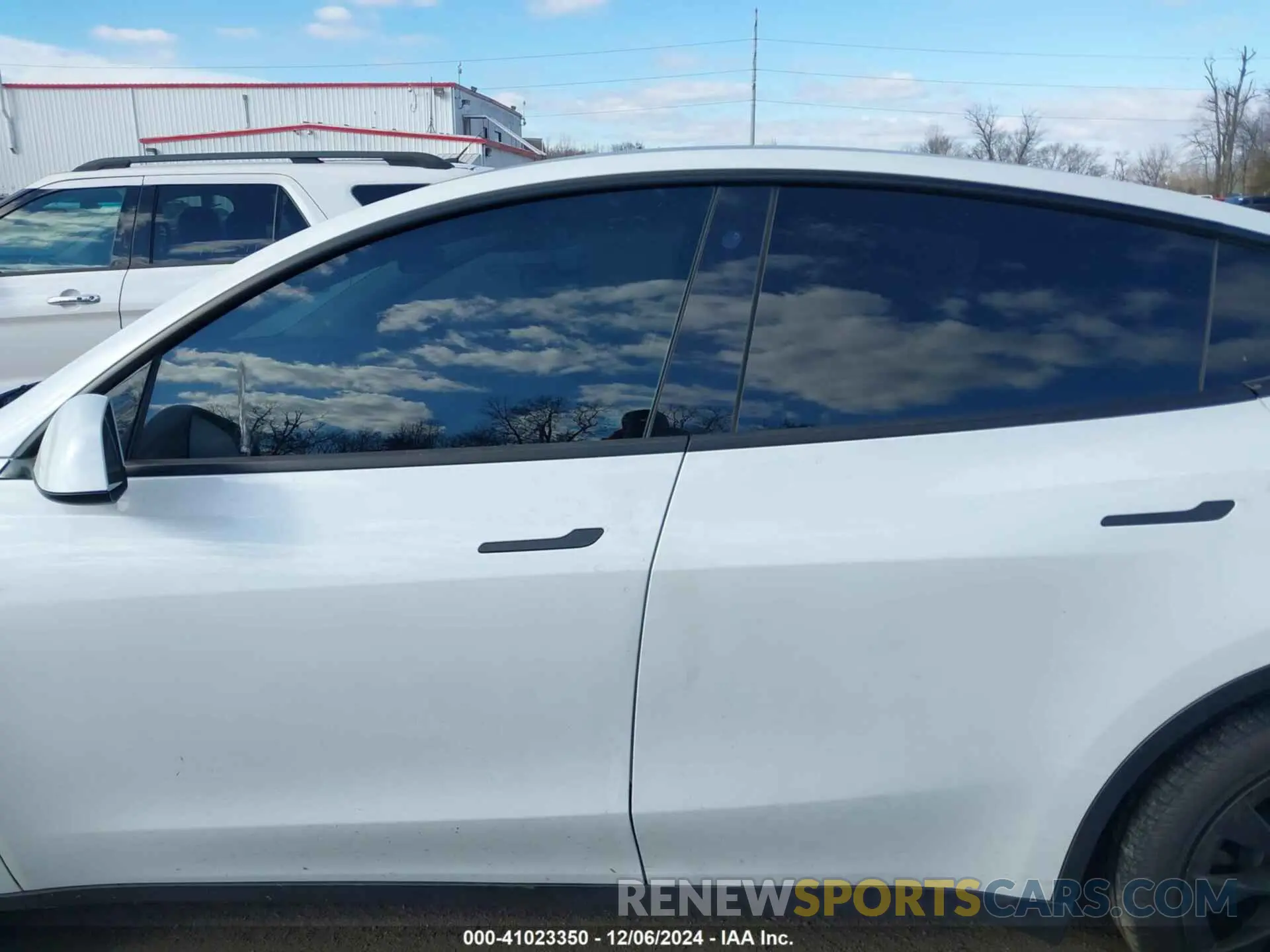 14 Photograph of a damaged car 7SAYGAEE1PF584061 TESLA MODEL Y 2023