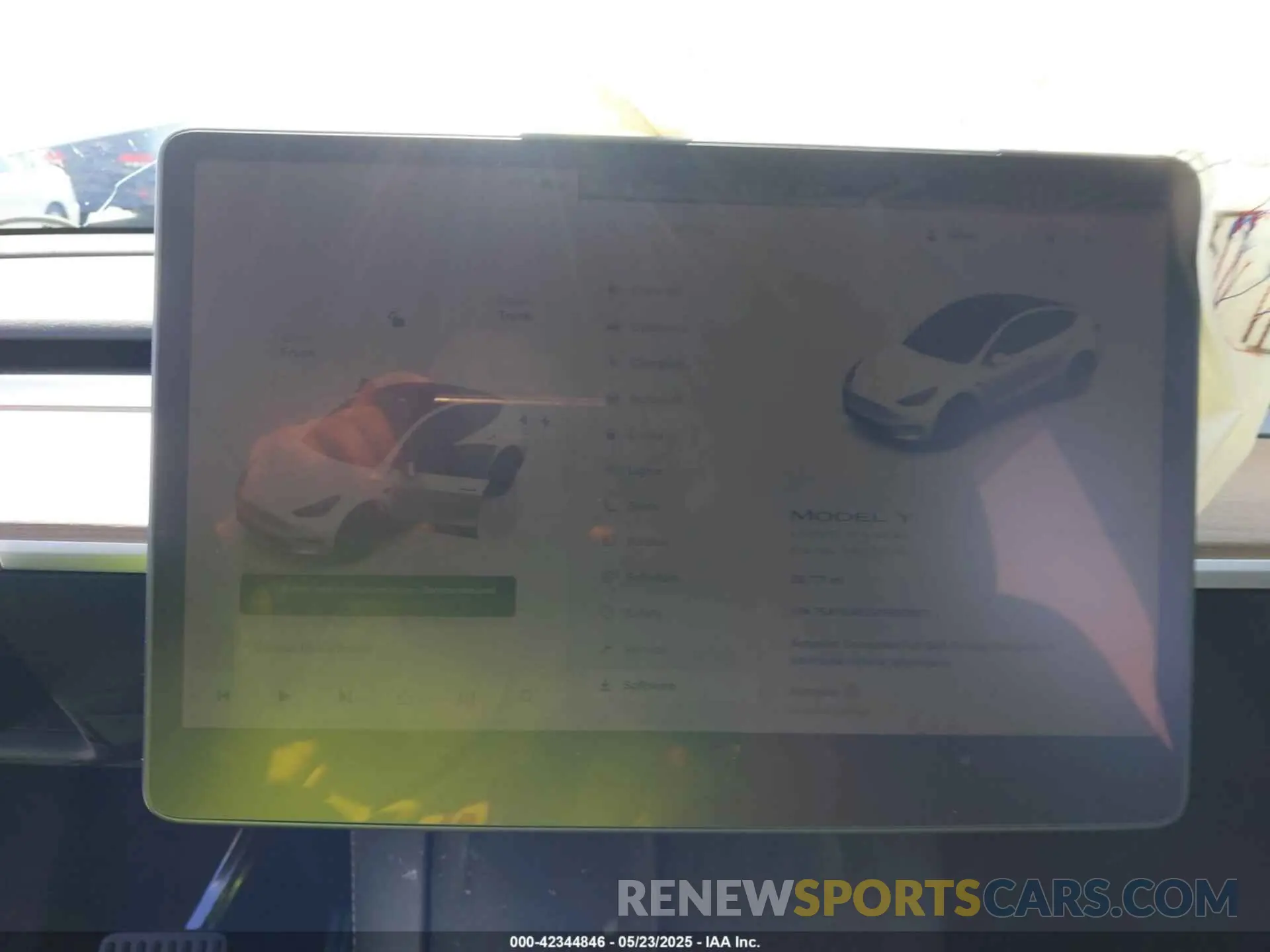 18 Photograph of a damaged car 7SAYGAEE1PF637017 TESLA MODEL Y 2023