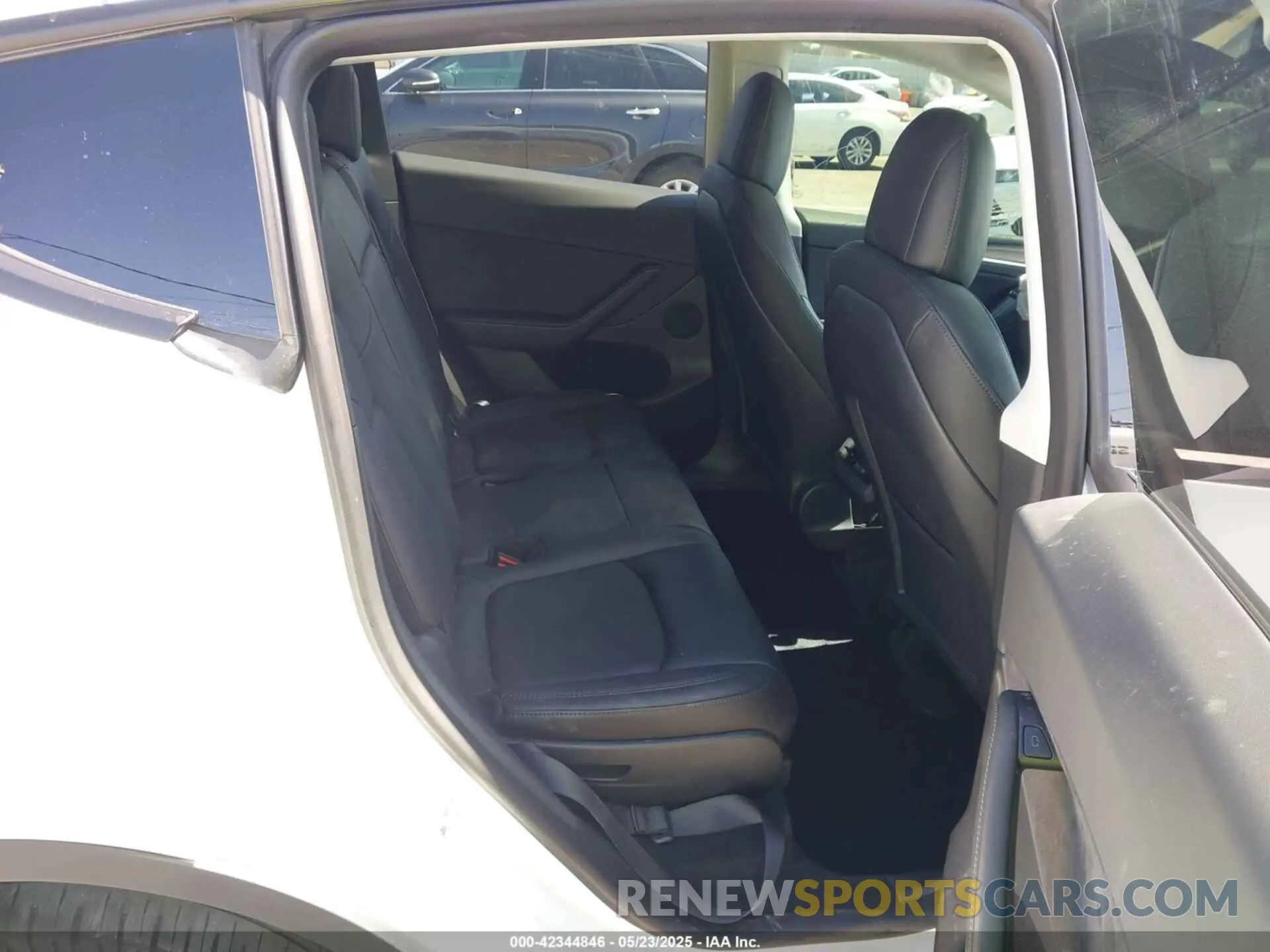 8 Photograph of a damaged car 7SAYGAEE1PF637017 TESLA MODEL Y 2023