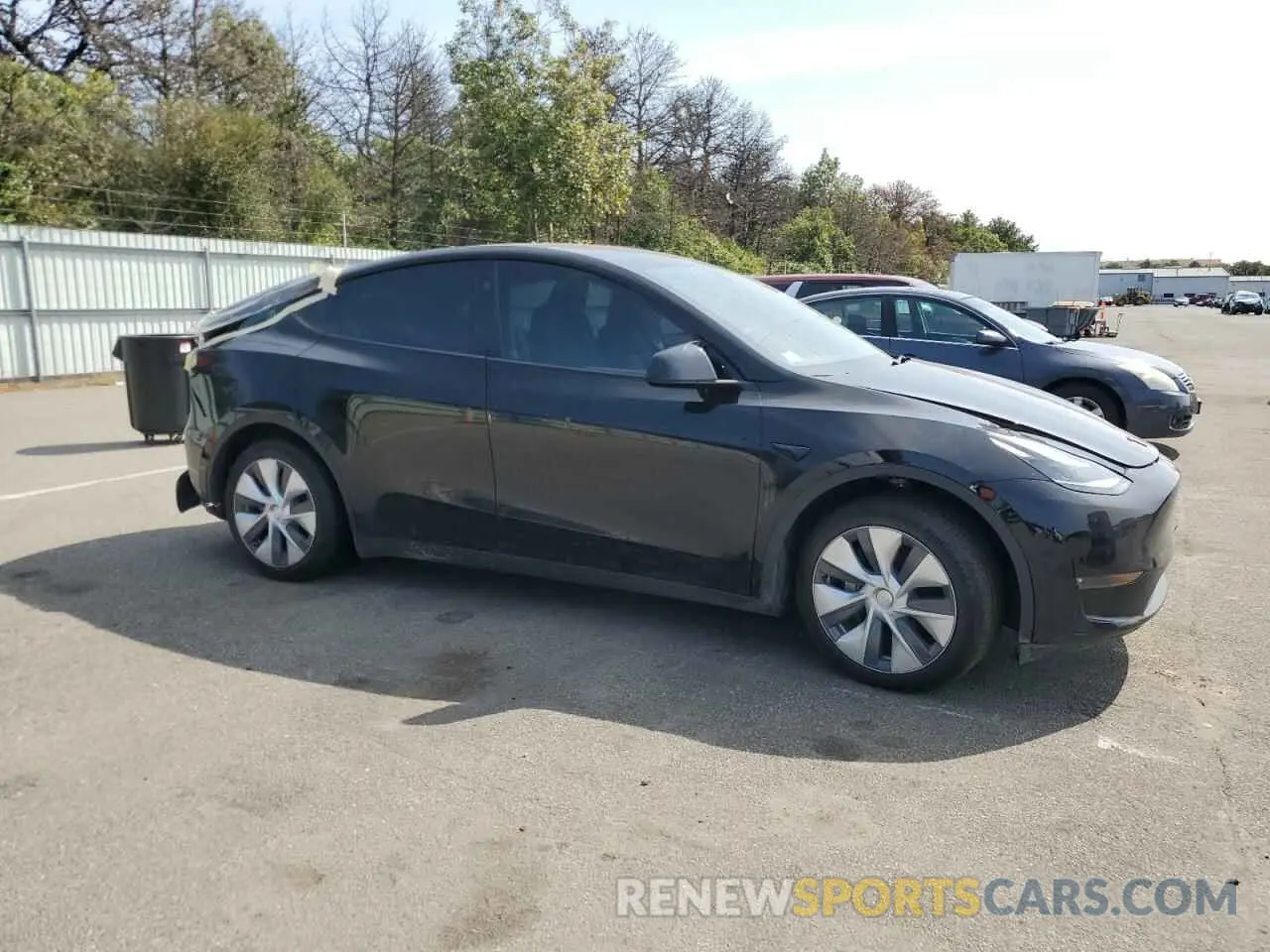4 Photograph of a damaged car 7SAYGAEE1PF909386 TESLA MODEL Y 2023