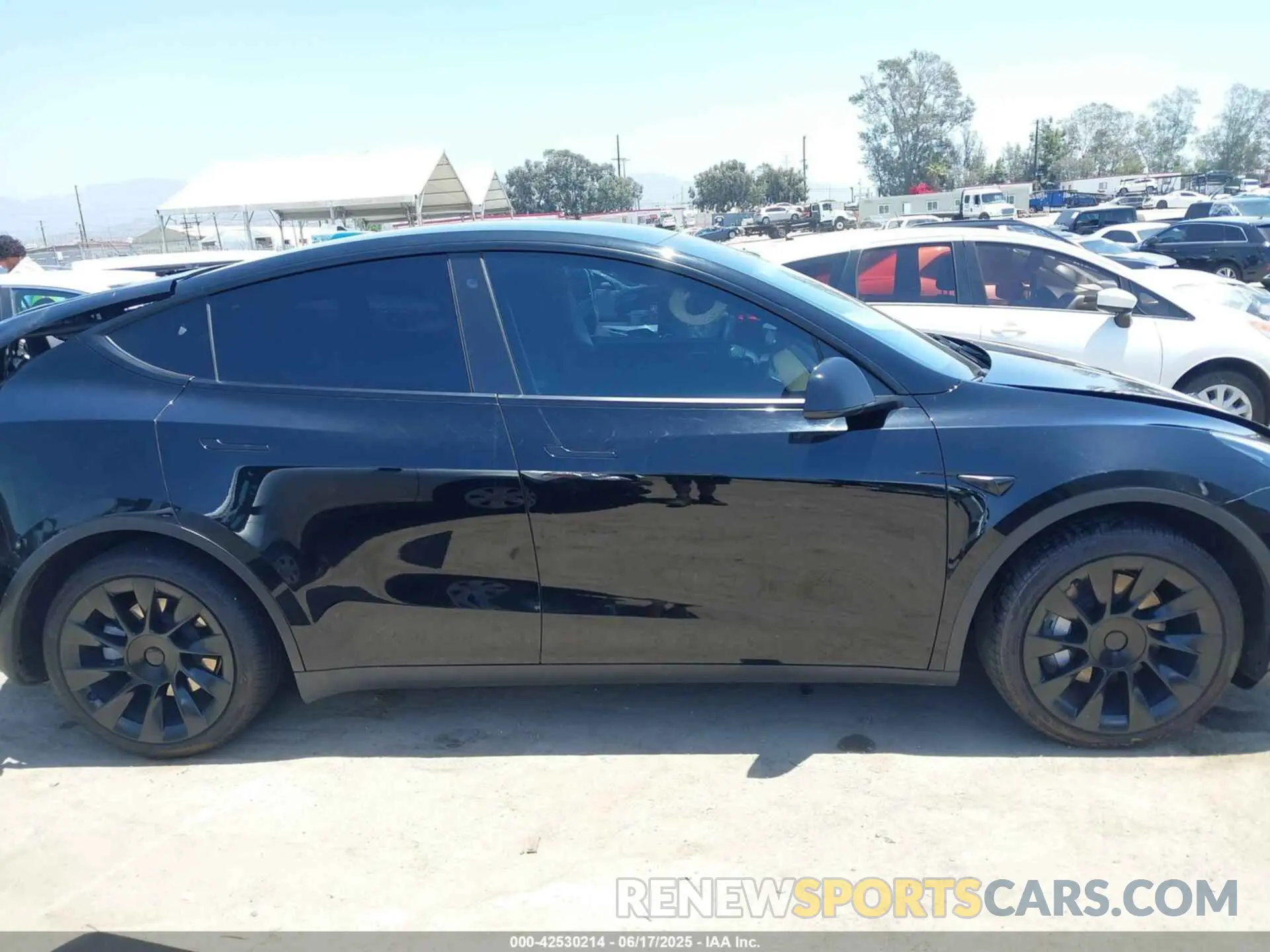 13 Фотография поврежденного автомобиля 7SAYGAEE2PF638323 TESLA MODEL Y 2023