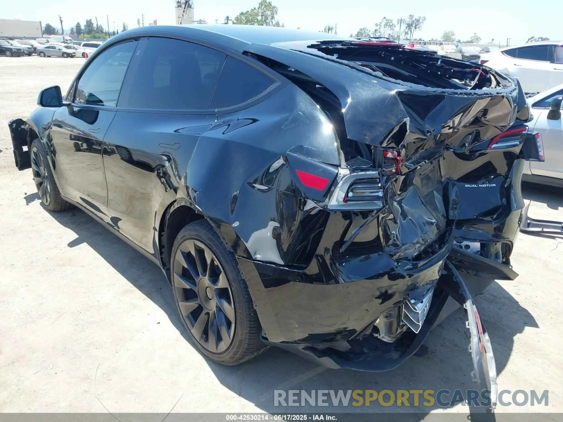 3 Фотография поврежденного автомобиля 7SAYGAEE2PF638323 TESLA MODEL Y 2023