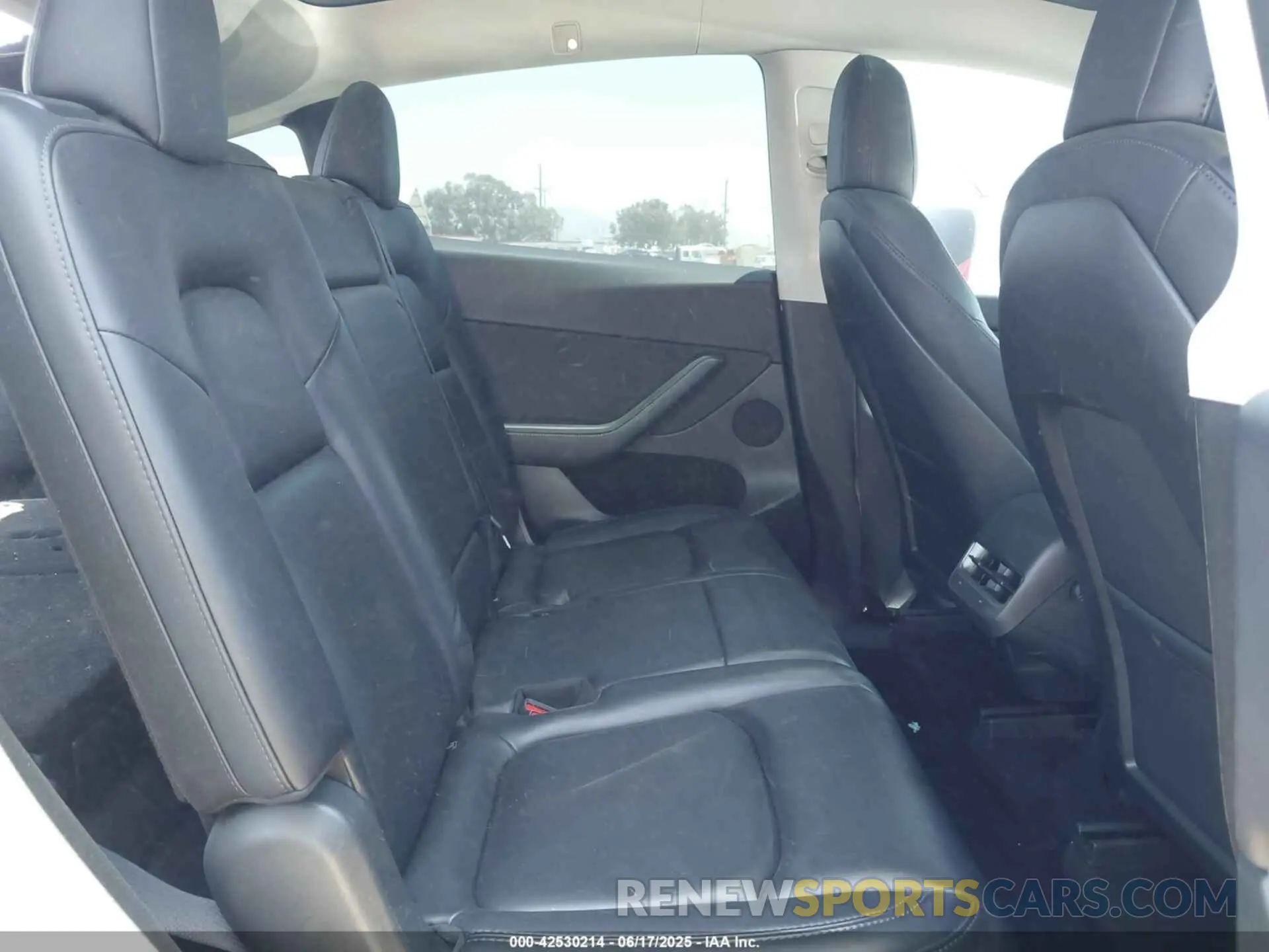8 Фотография поврежденного автомобиля 7SAYGAEE2PF638323 TESLA MODEL Y 2023