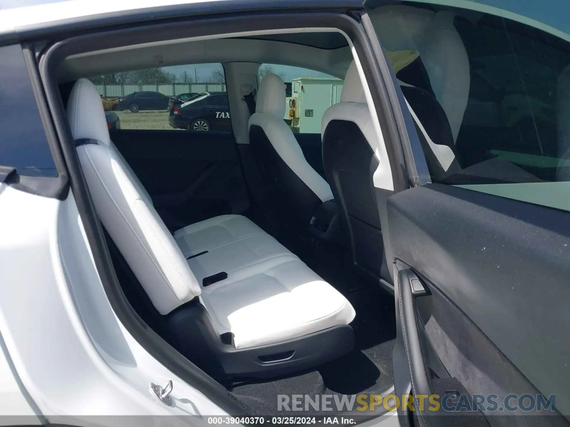 8 Photograph of a damaged car 7SAYGAEE2PF660094 TESLA MODEL Y 2023