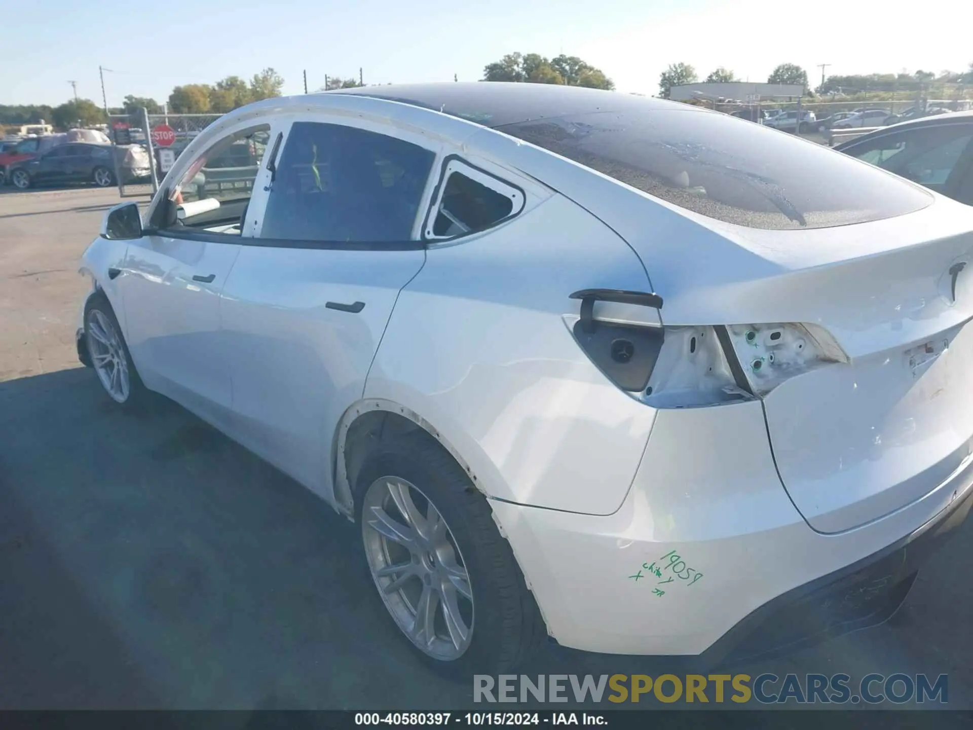 15 Фотография поврежденного автомобиля 7SAYGAEE2PF688882 TESLA MODEL Y 2023