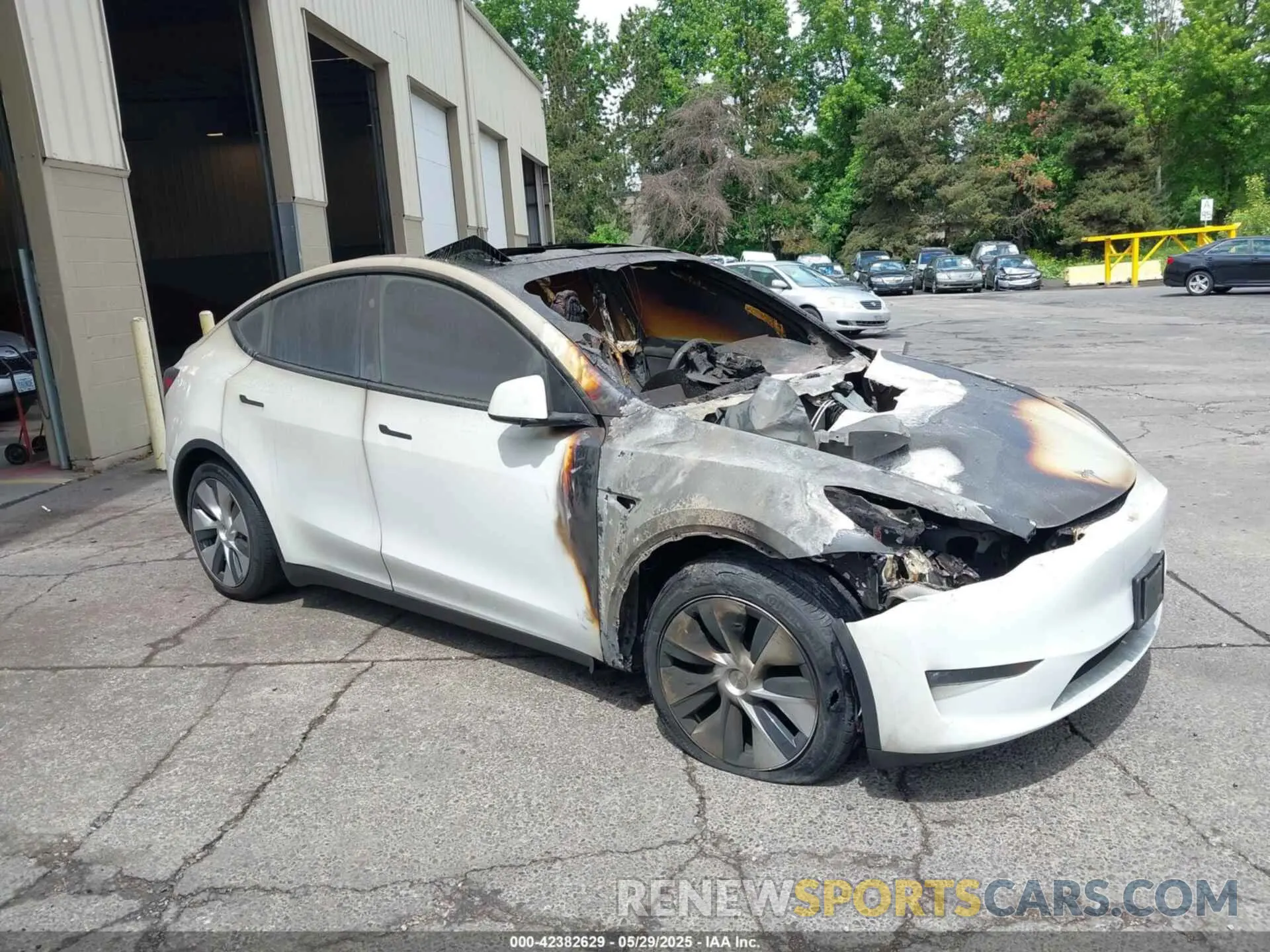 1 Photograph of a damaged car 7SAYGAEE2PF832799 TESLA MODEL Y 2023