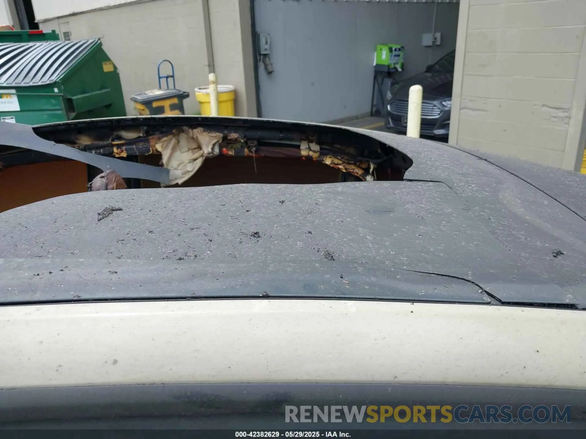 9 Photograph of a damaged car 7SAYGAEE2PF832799 TESLA MODEL Y 2023